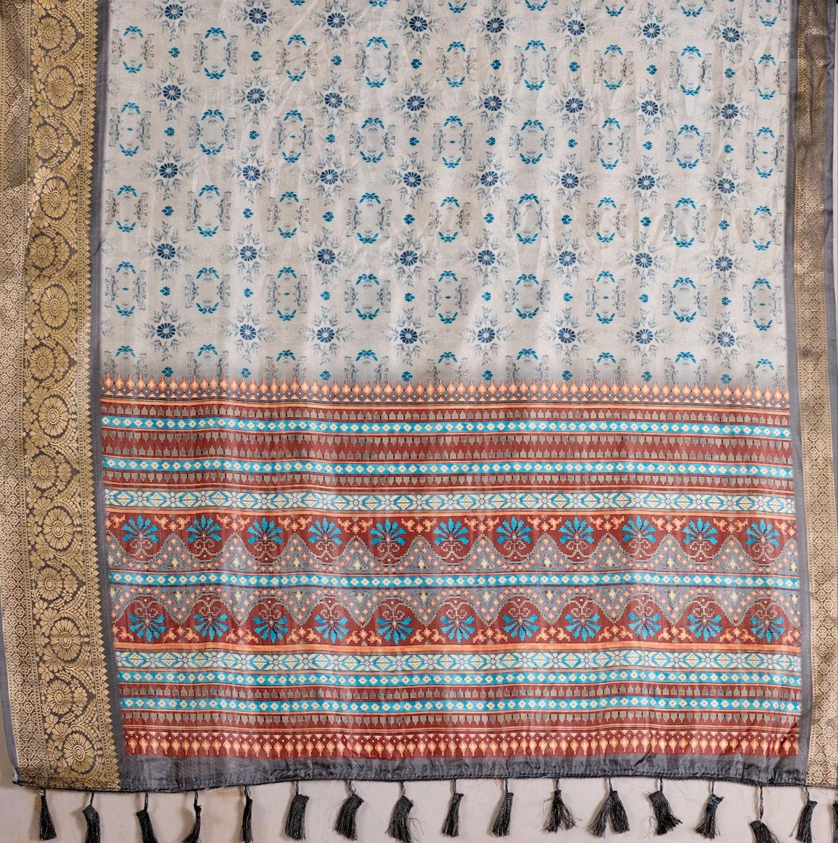 Silver Grey Litchi Silk Saree with Floral Motifs, Gold-Tone Border and Multicolour Pallu with Running Blouse