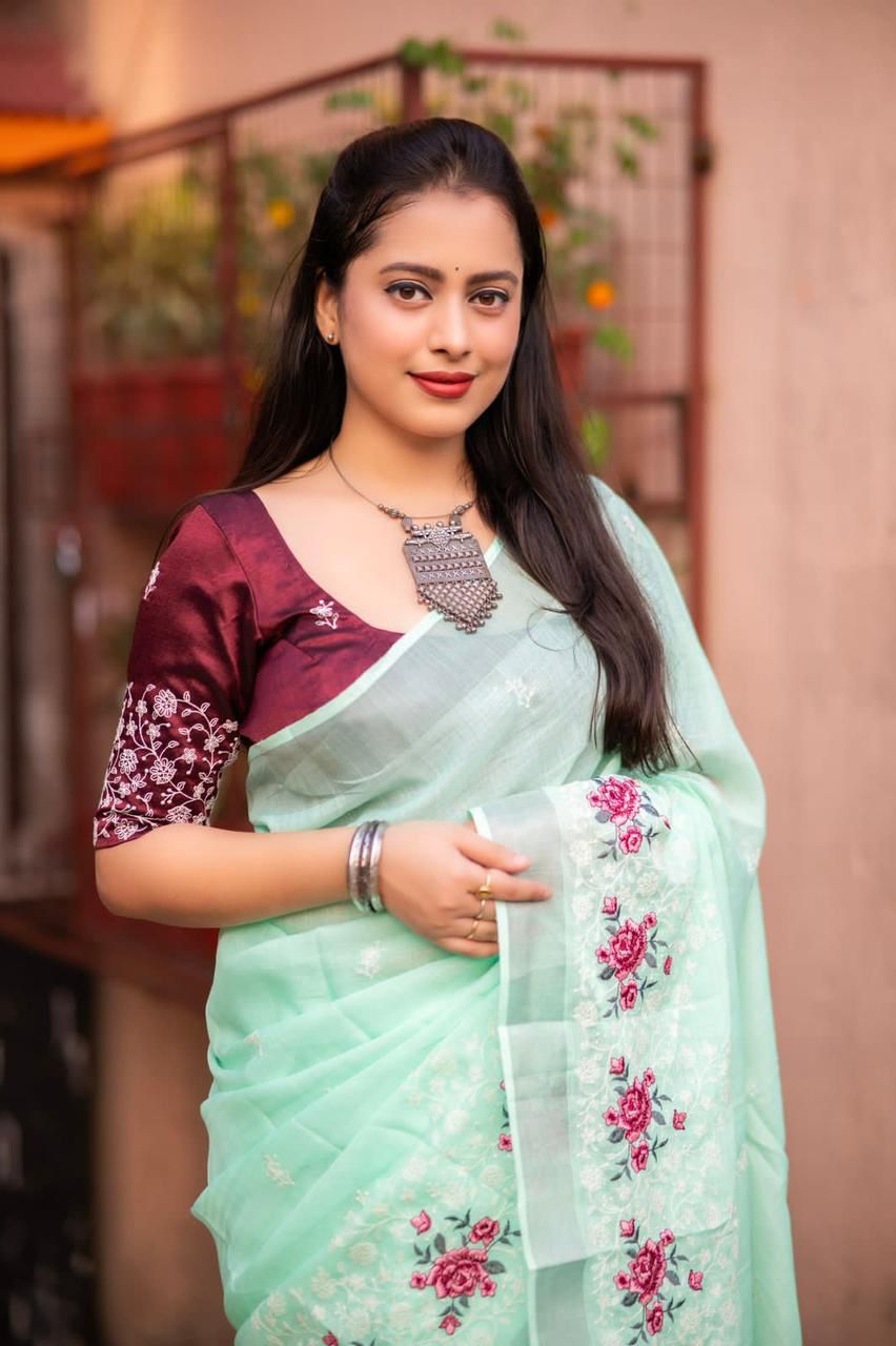 Pure Linen Saree with Elegant Silver Zari Pattu Border & Matching Blouse – Handloom-Inspired Ethnic Wear | Swaraas.in