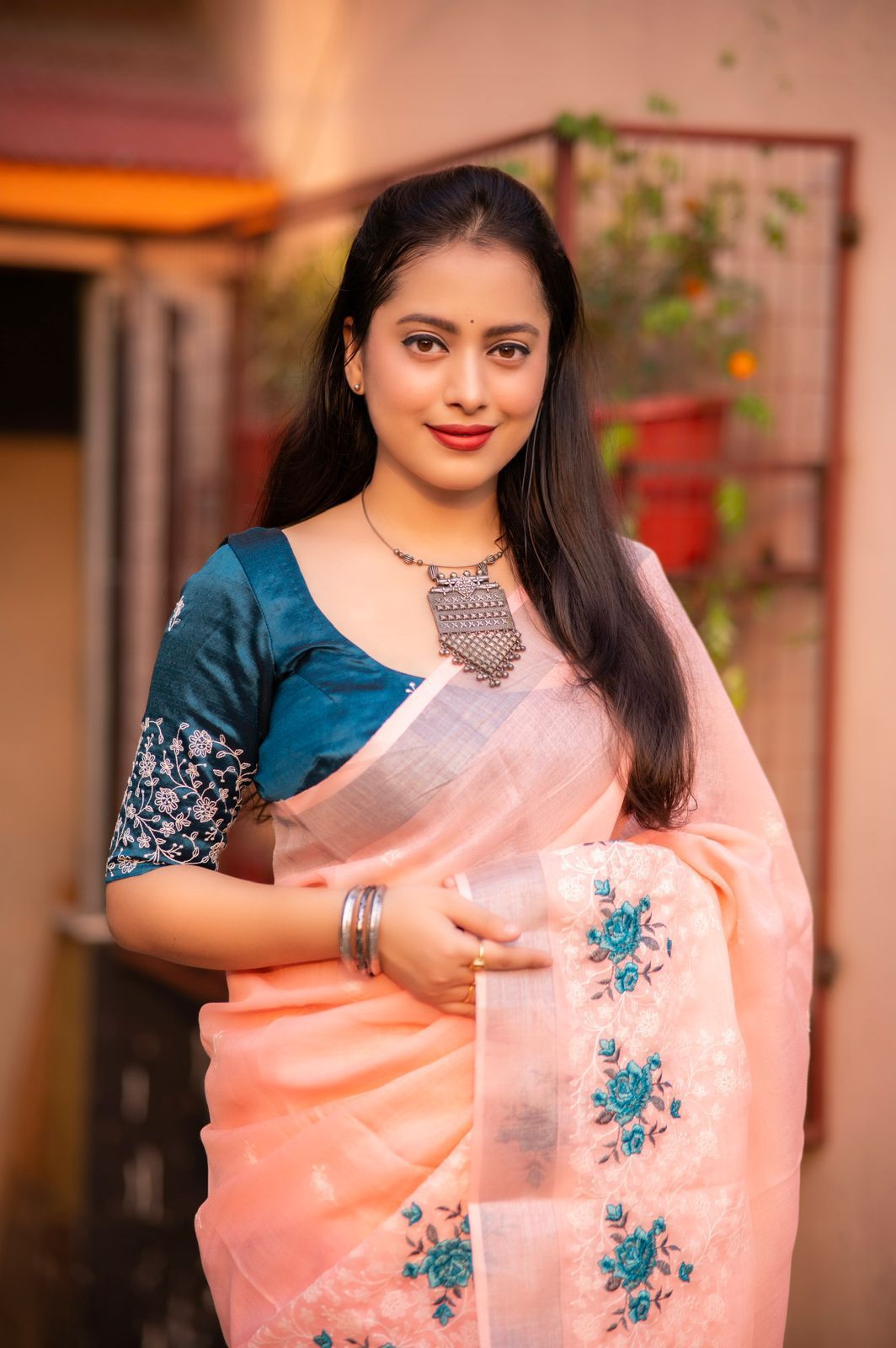 Pure Linen Saree with Elegant Silver Zari Pattu Border & Matching Blouse – Handloom-Inspired Ethnic Wear | Swaraas.in