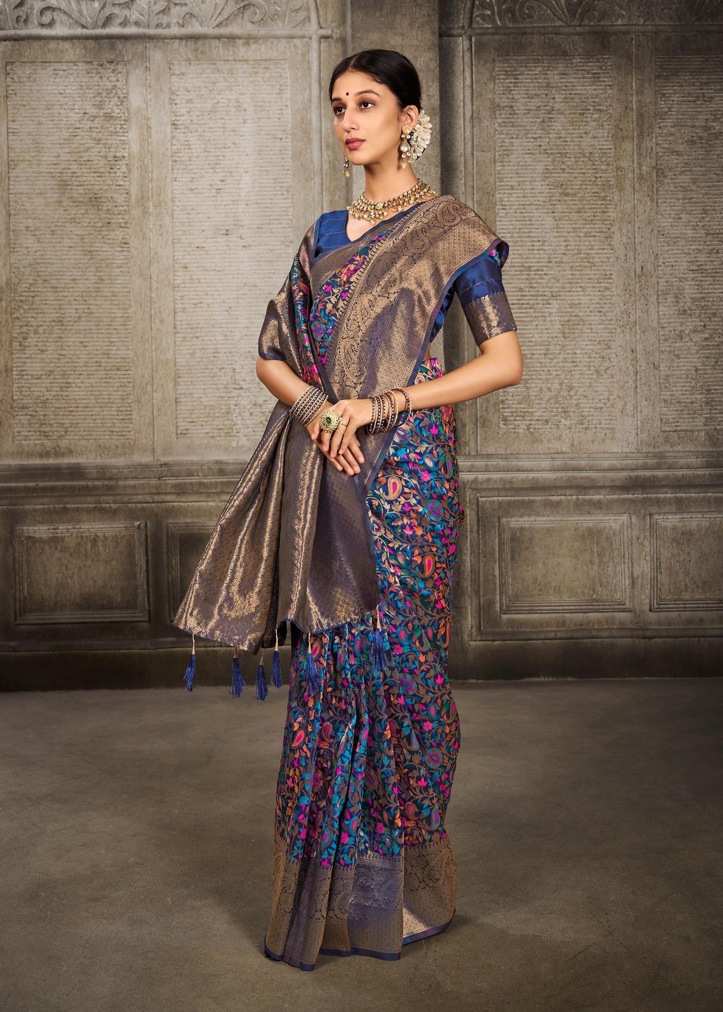 Kashmiri Modal Handloom Weaving Saree with Traditional Motifs – Soft & Elegant Ethnic Wear | Swaraas.in