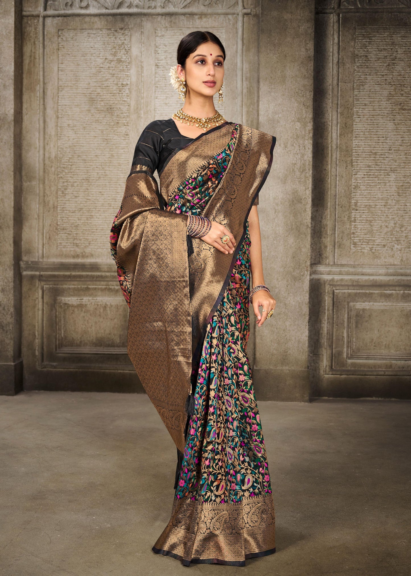 Kashmiri Modal Handloom Weaving Saree with Traditional Motifs – Soft & Elegant Ethnic Wear | Swaraas.in