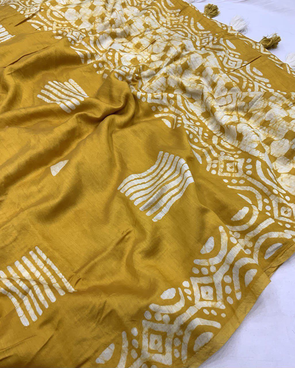 Pure Chanderi Cotton Saree with Hand Batik Print & Tassel Pallu | Elegant Ethnic Wear