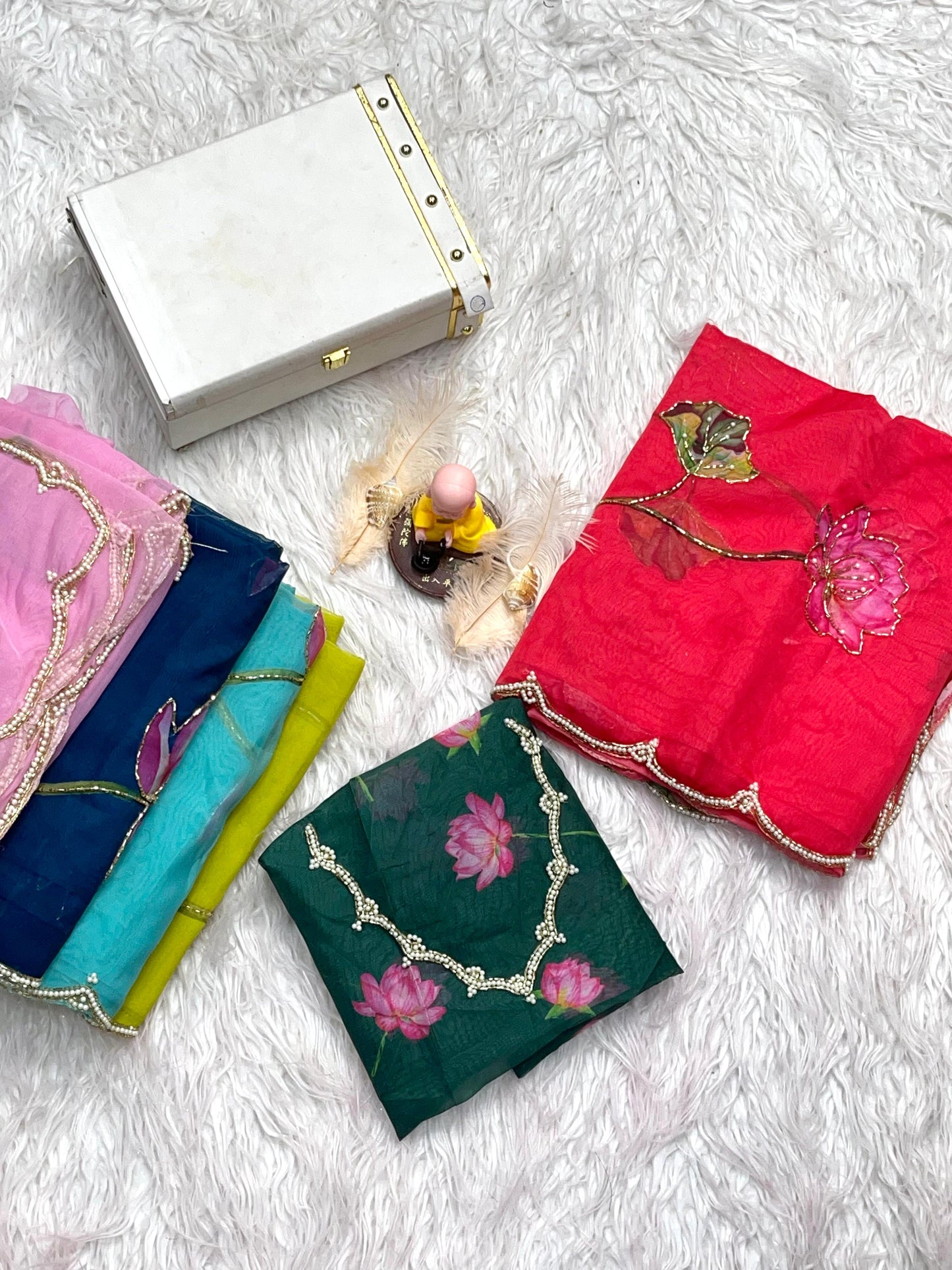 Elegant Tabby Organza Saree with Digital Print & Intricate Khatli Embroidery – 5.5 Meters with Designer Blouse