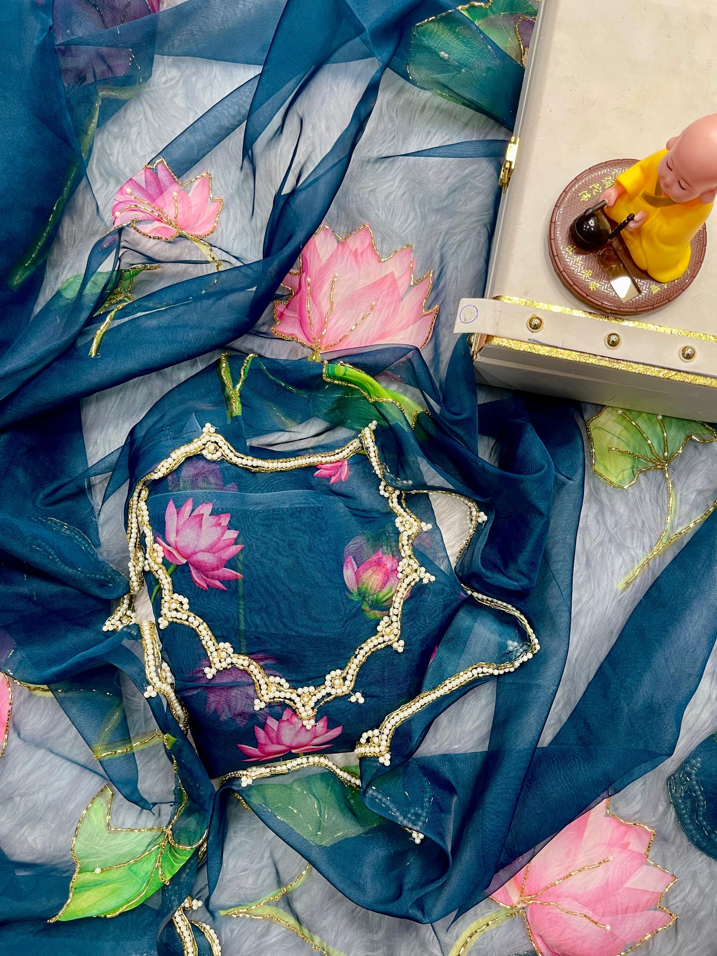 Elegant Tabby Organza Saree with Digital Print & Intricate Khatli Embroidery – 5.5 Meters with Designer Blouse