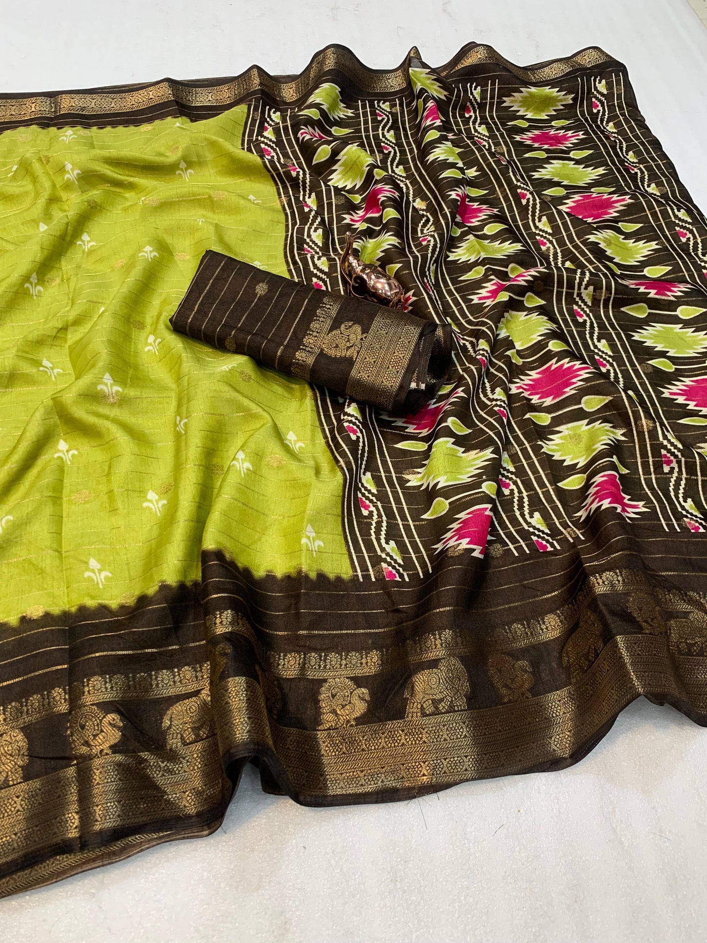 Ikkat Printed Heavy Cotton Silk Saree with Woven Border & Butti Print Blouse – 6.3m Traditional Drape