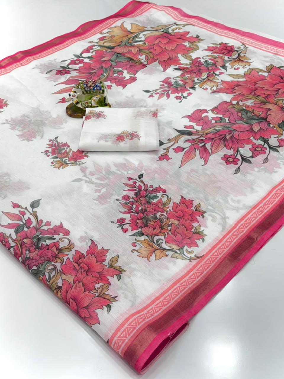 Women Floral Print Saree with Contrast Border