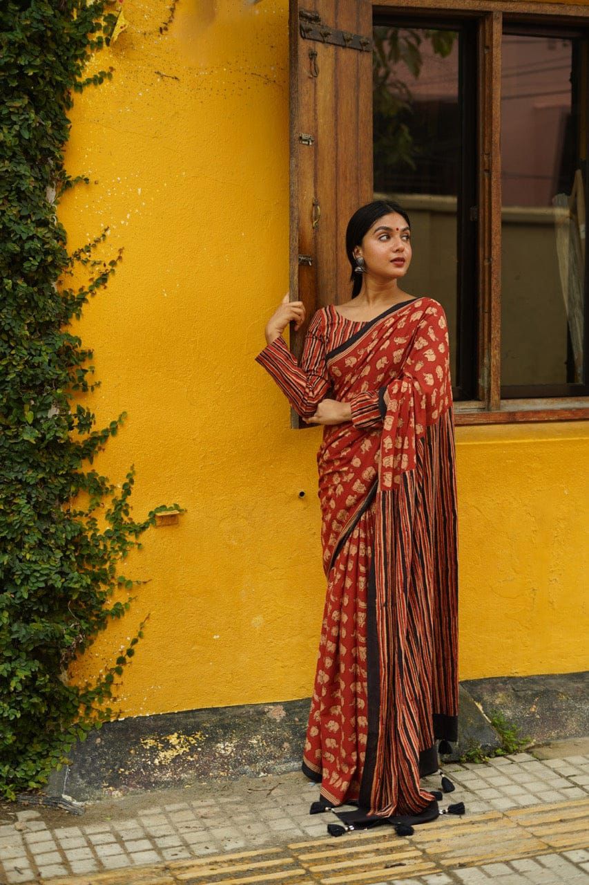 Pure Chanderi Saree With Golden Zari Piping border with beautiful latkan - Swaraas