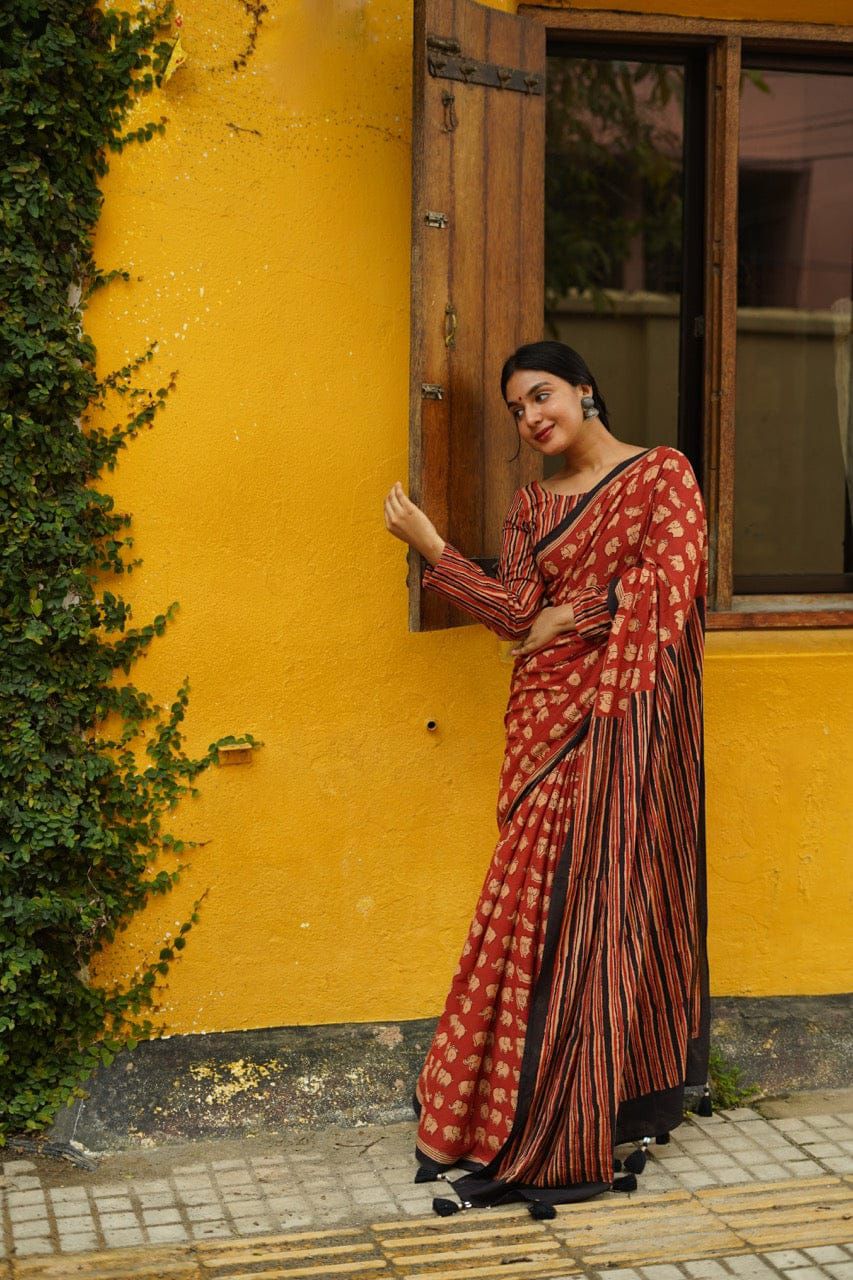 Pure Chanderi Saree With Golden Zari Piping border with beautiful latkan - Swaraas