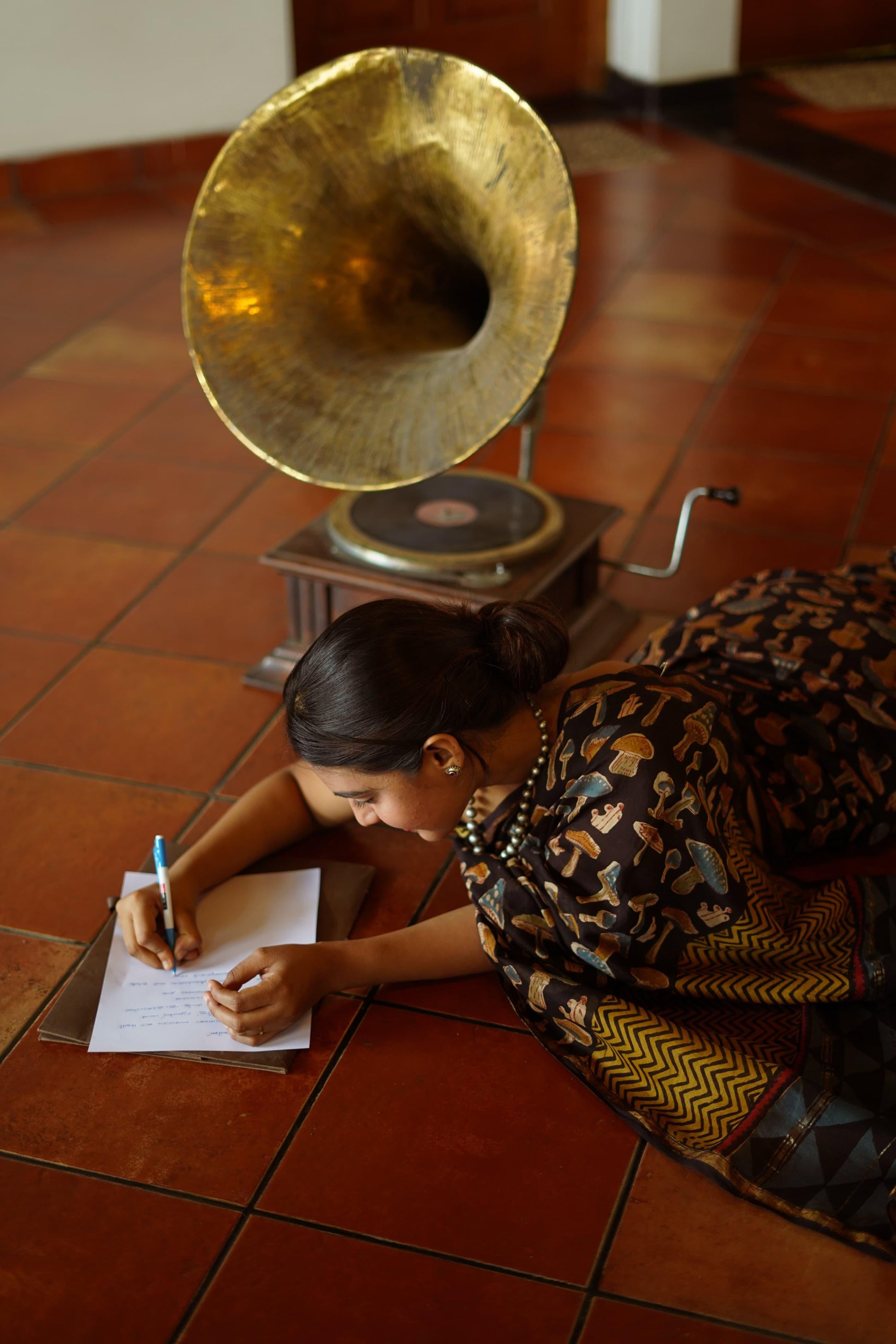 Pure Chanderi Saree With Golden Zari Piping border with beautiful latkan - Swaraas