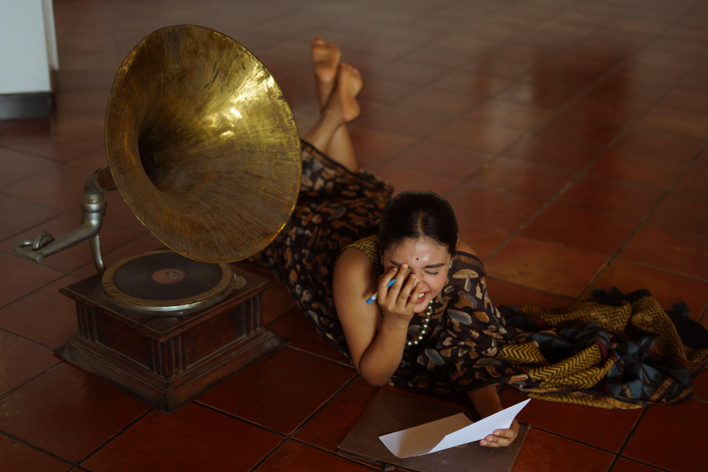 Pure Chanderi Saree With Golden Zari Piping border with beautiful latkan - Swaraas