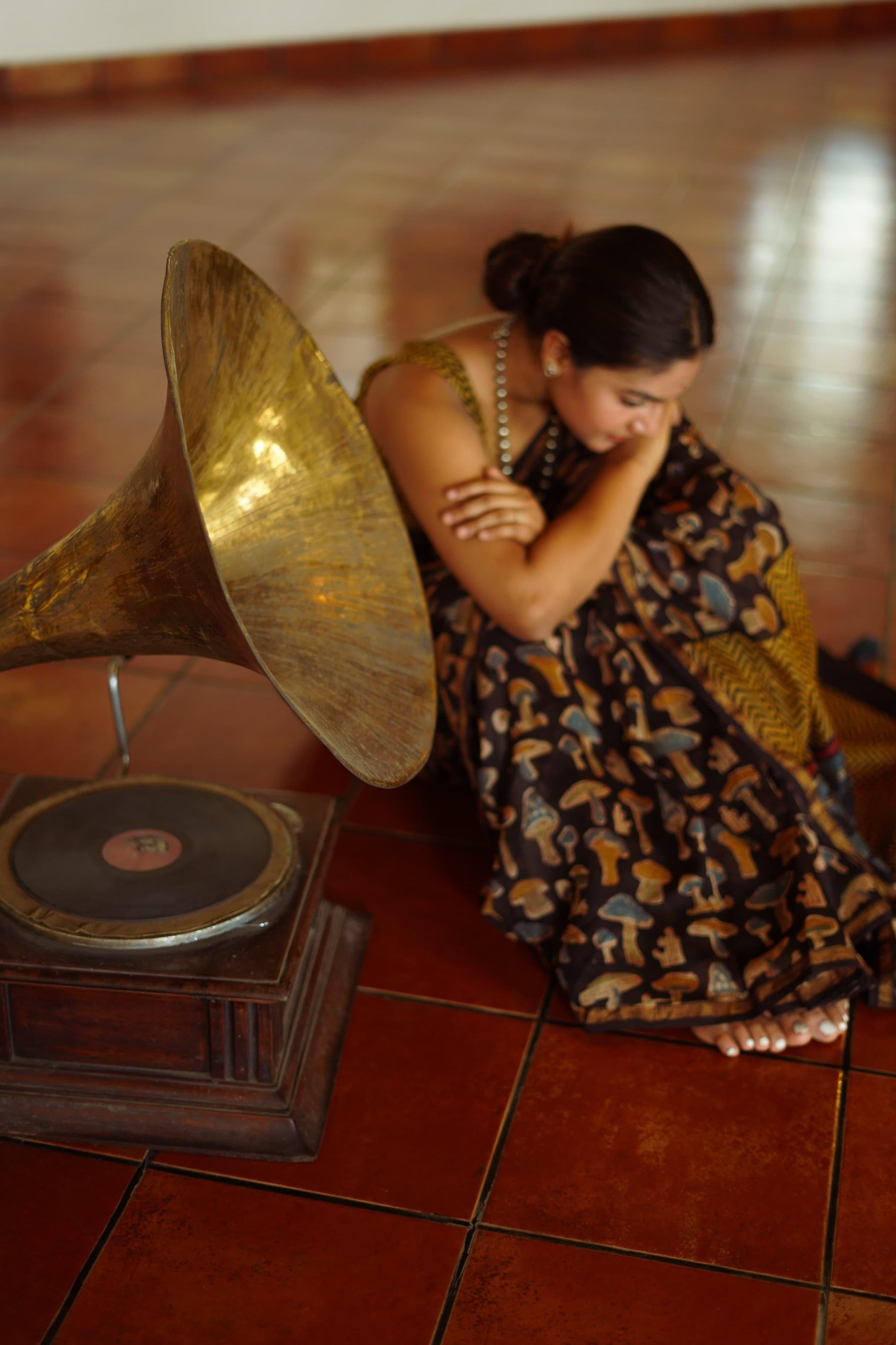 Pure Chanderi Saree With Golden Zari Piping border with beautiful latkan - Swaraas