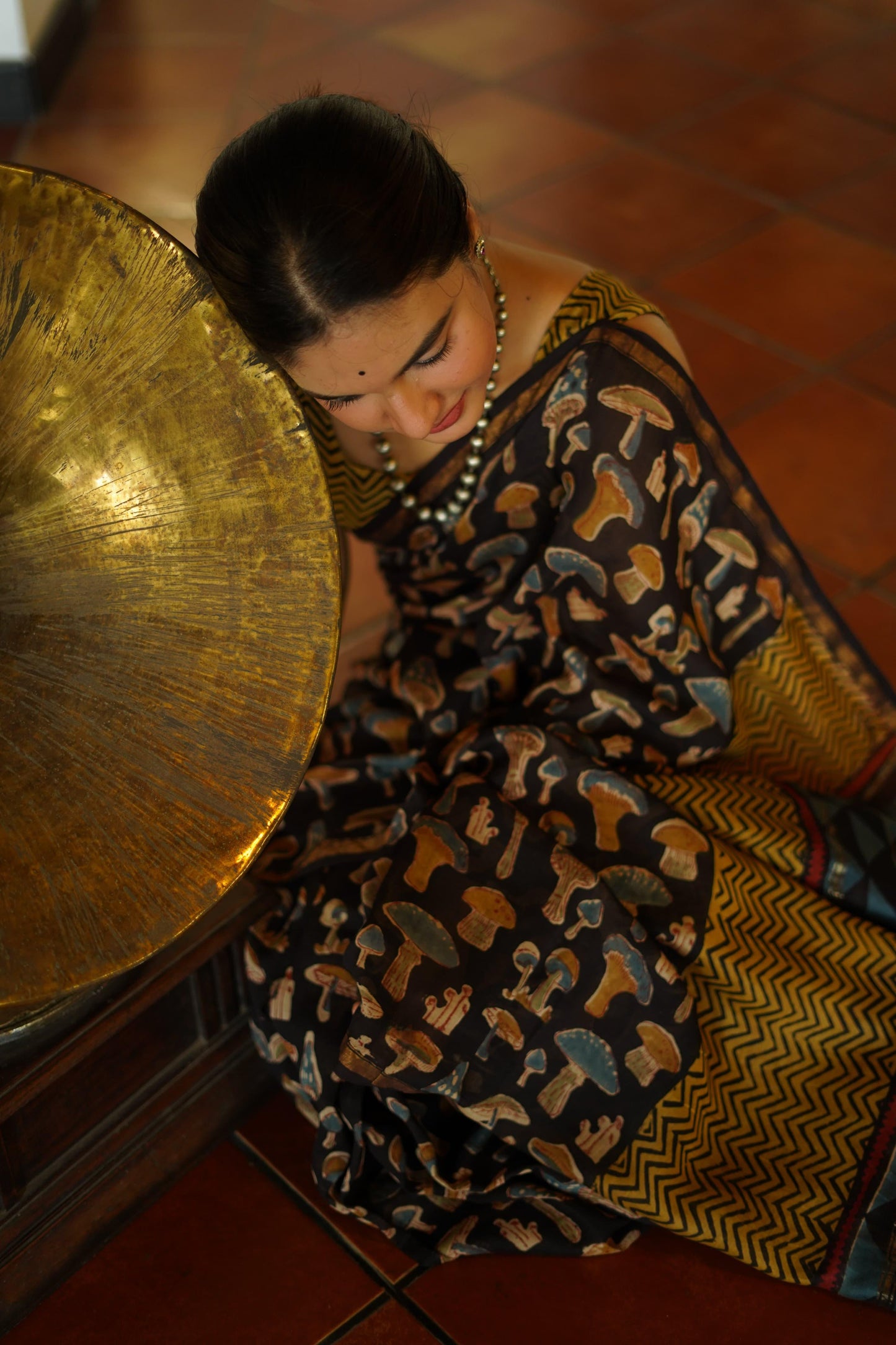 Pure Chanderi Saree With Golden Zari Piping border with beautiful latkan - Swaraas