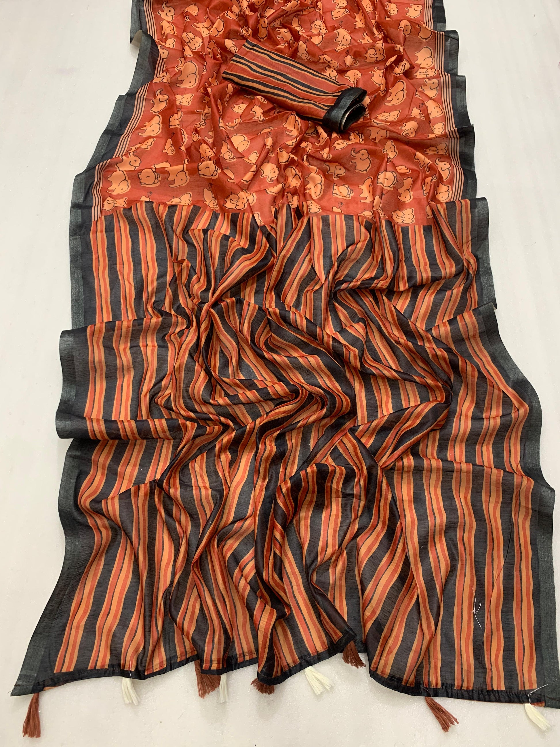 Pure Chanderi Saree With Golden Zari Piping border with beautiful latkan - Swaraas