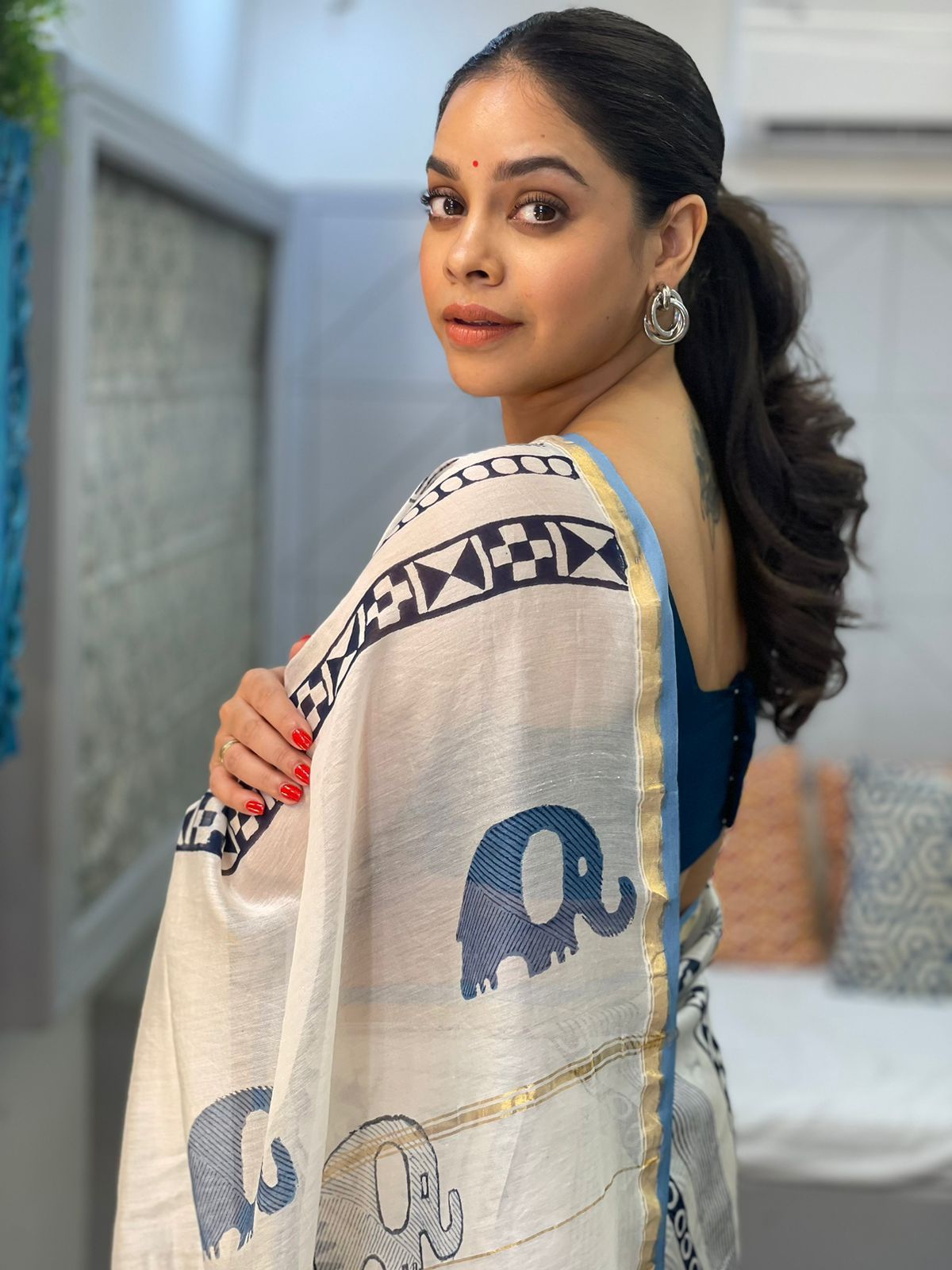 Pure Chanderi Saree With Golden Zari Piping border with beautiful latkan - Swaraas