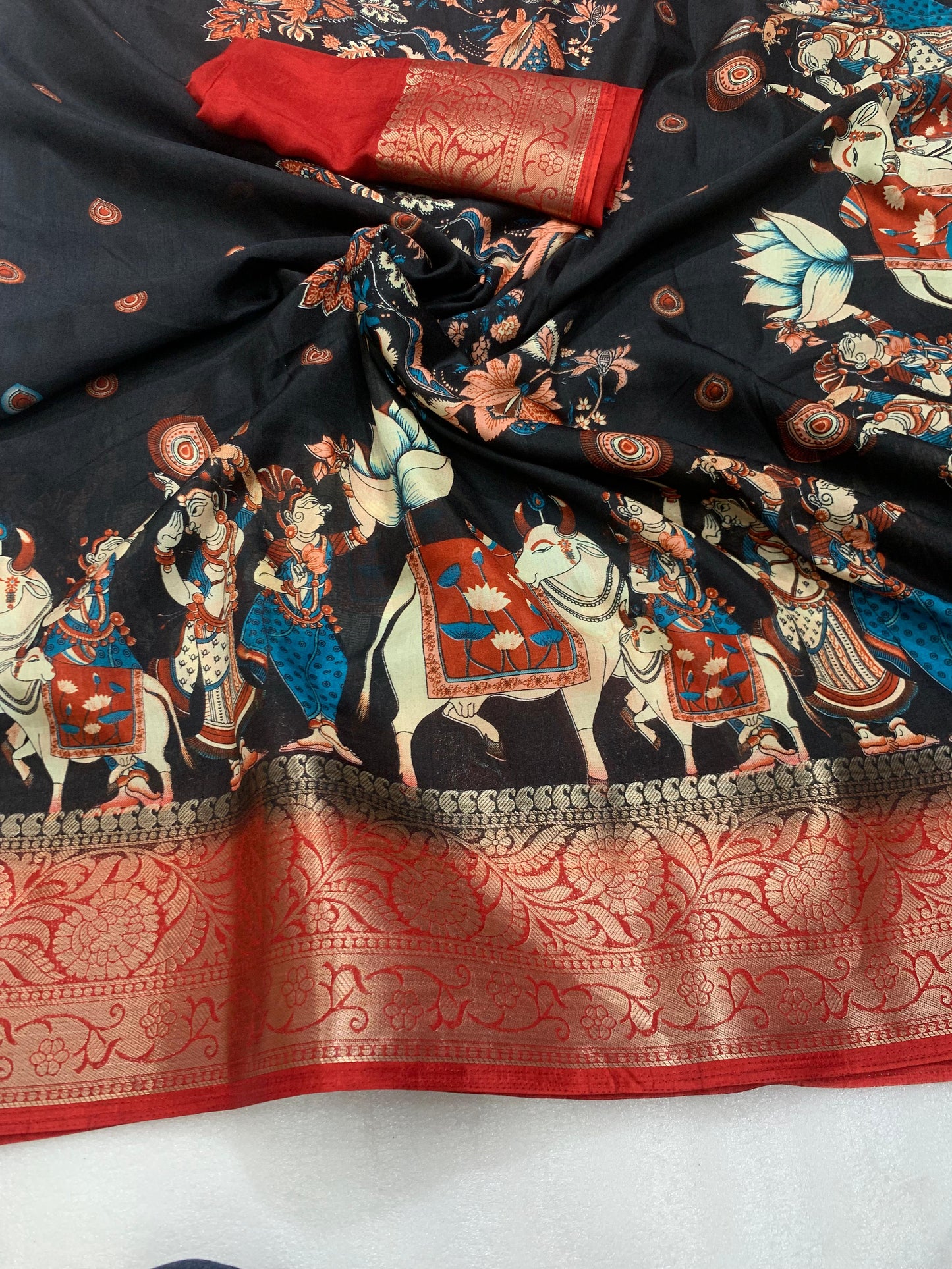 Soft Heavy Dolla Silk Fabric With Mill Print And Beautiful Jaquard Weaving Border And Contrast Printed Blouse - Swaraas
