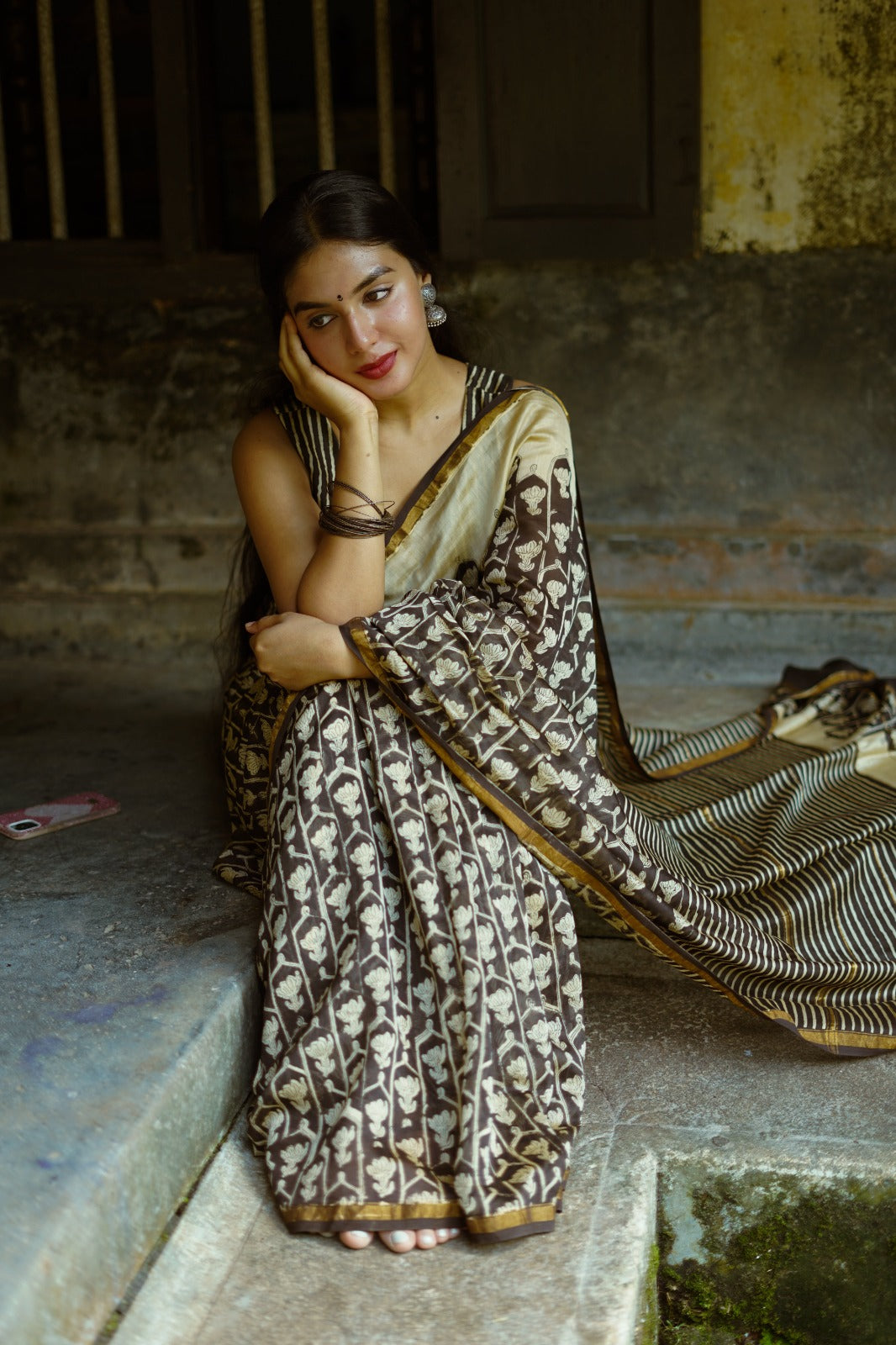 Pure Chanderi Saree With Golden Zari Piping border with beautiful latkan - Swaraas
