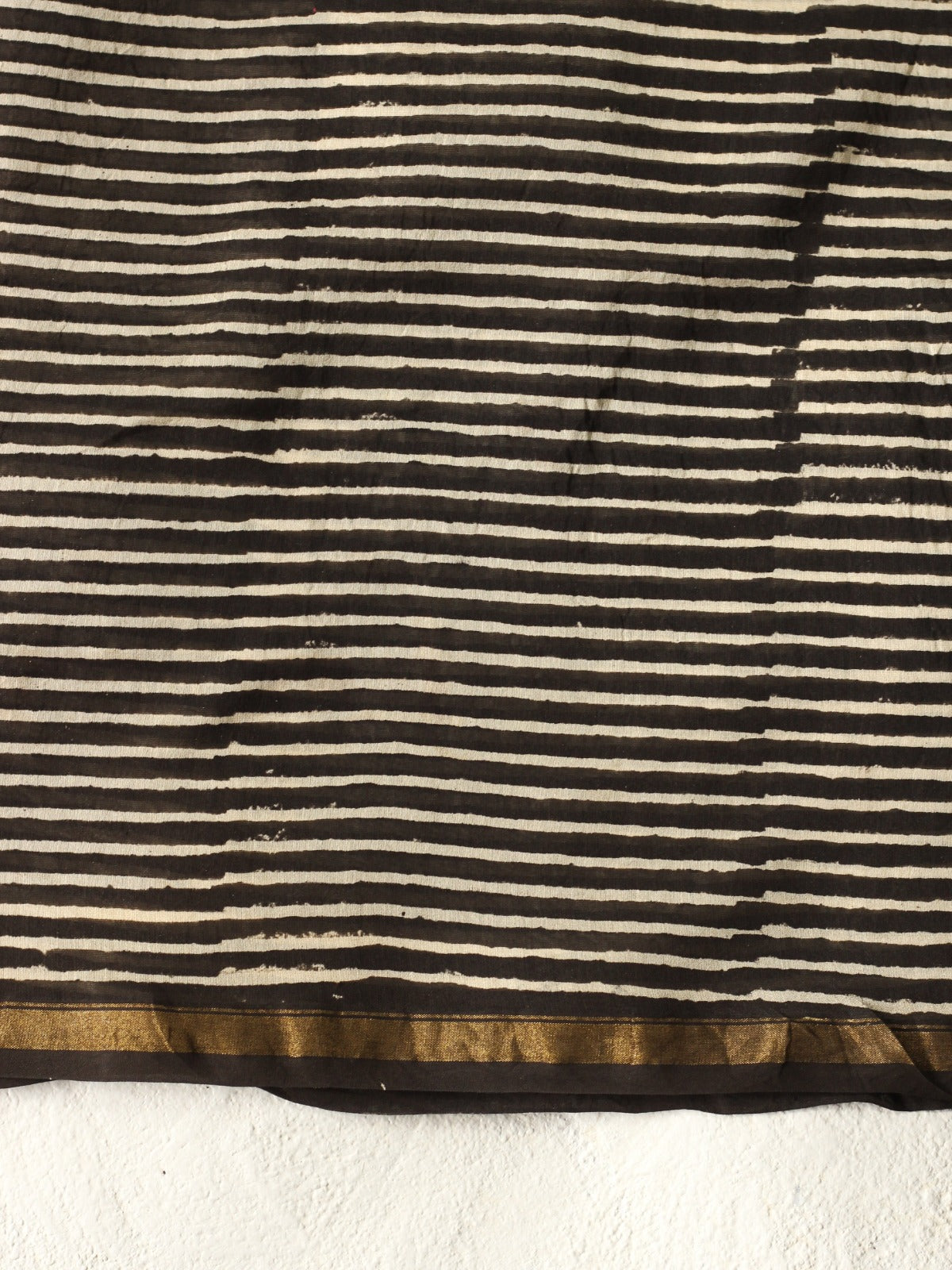 Pure Chanderi Saree With Golden Zari Piping border with beautiful latkan - Swaraas