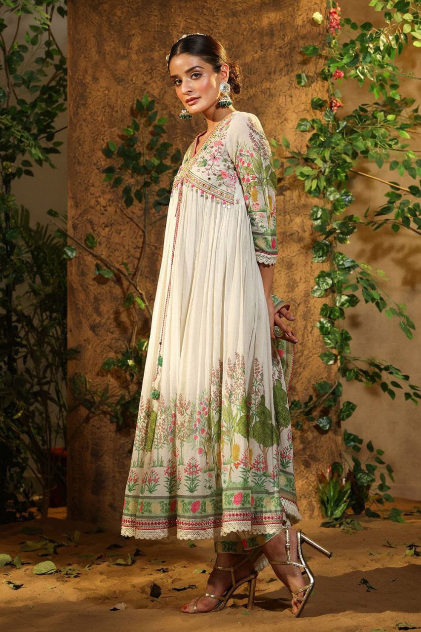 Featuring beautiful MUSLIN ALIA CUT Suit Set which is beautifully decorated with intricate hand embroidery, Zari weaving and prints. It is paired with matching pants and lace dupatta | White - Swaraas