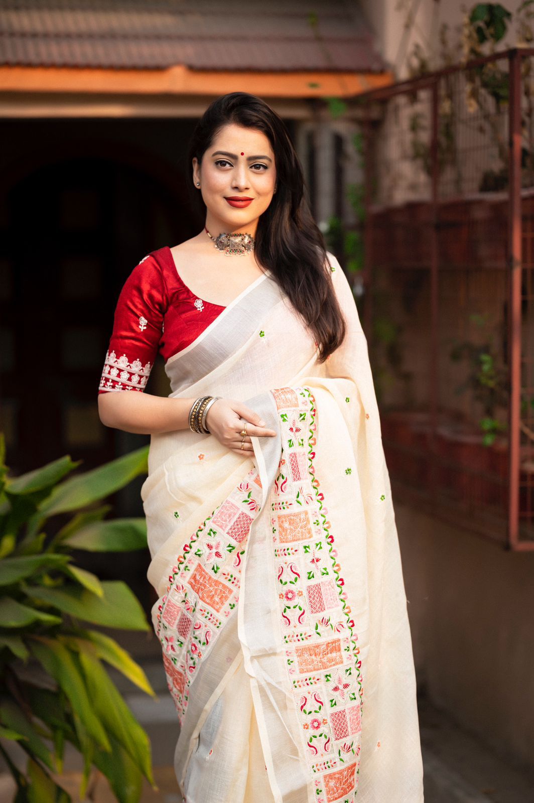 soft linen saree with silver woven pattu border - Swaraas