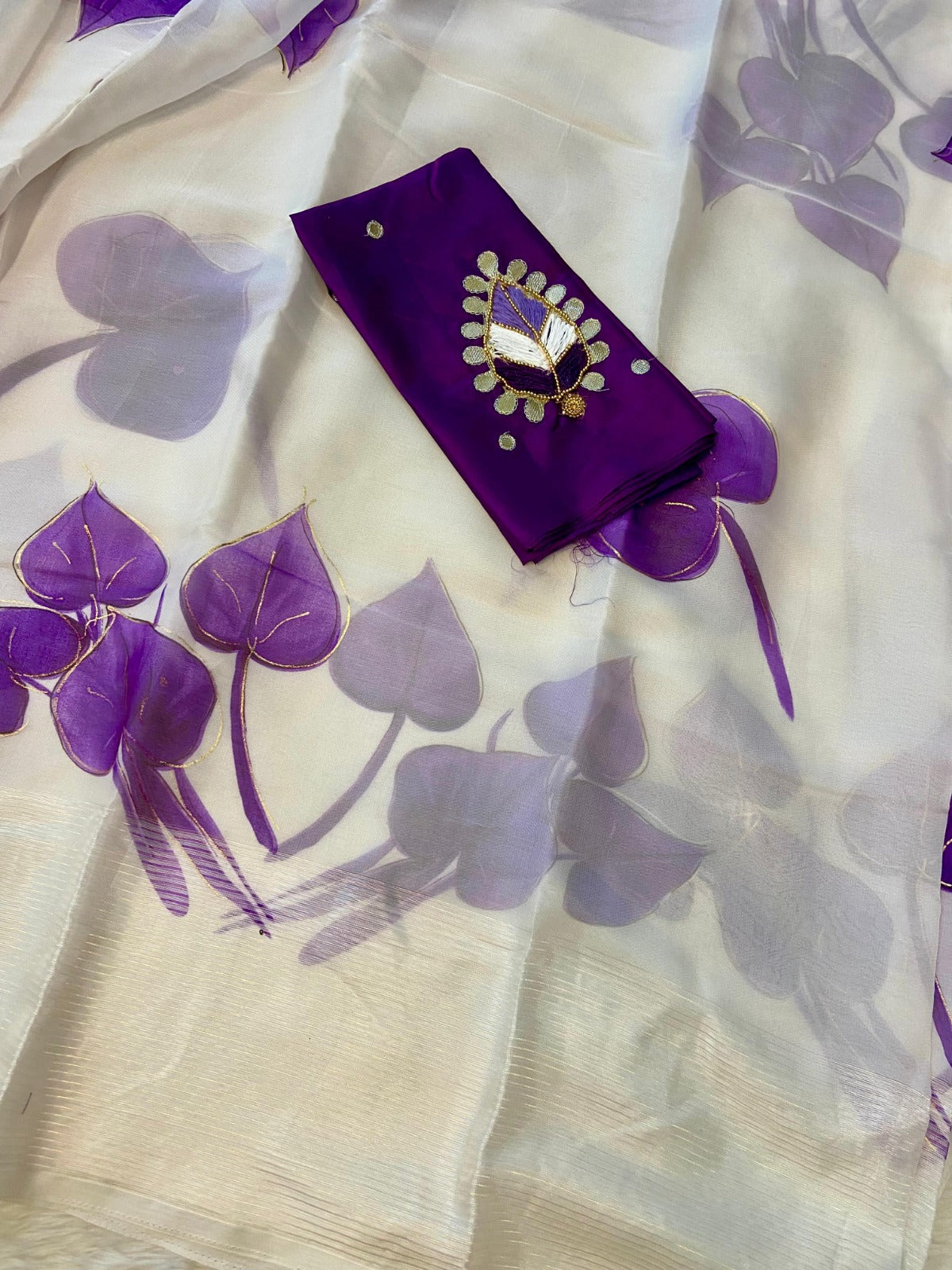 Soft organza saree with fflower print and lining border all over  - Swaraas