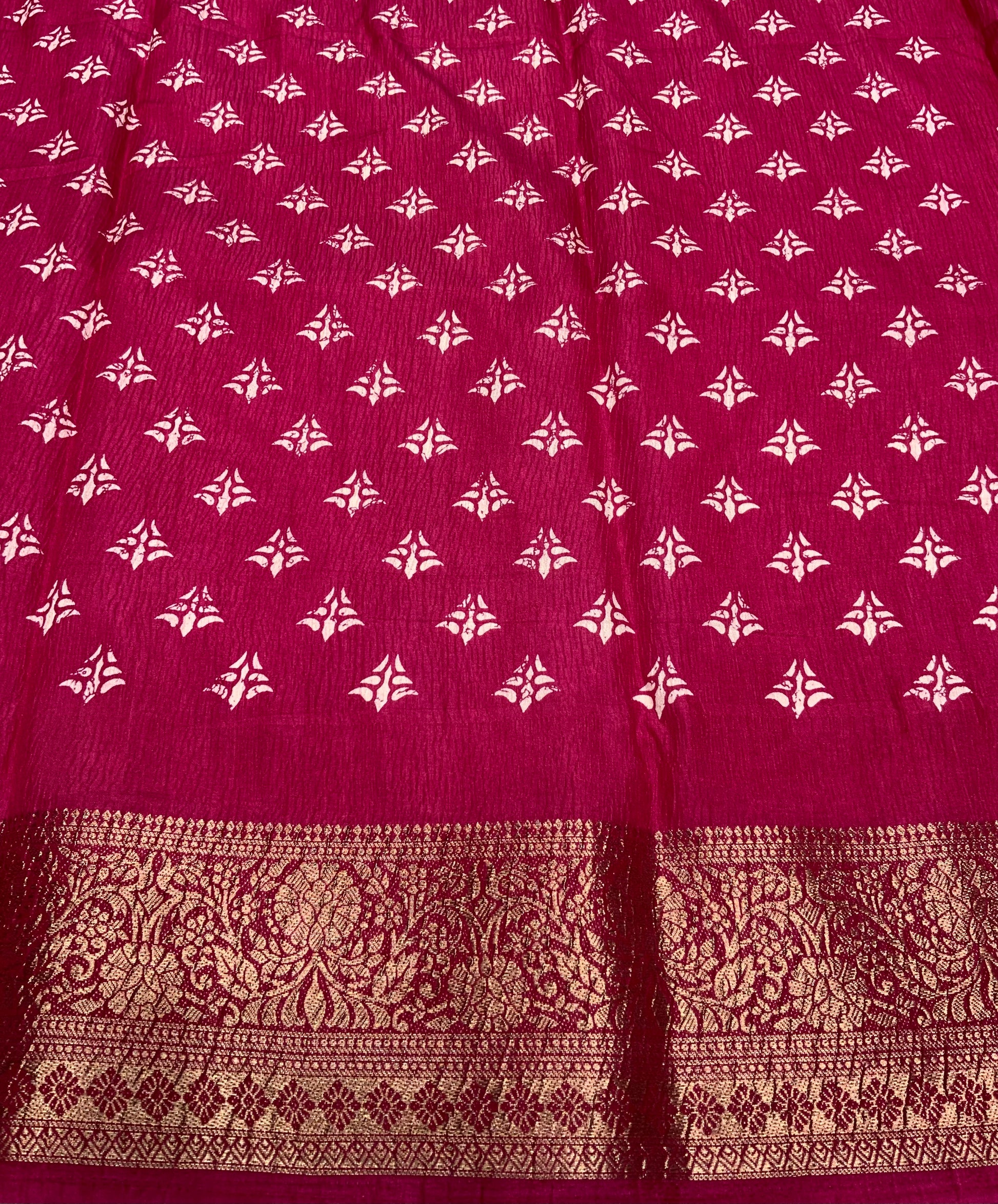 Dola Silk Crush Texture Batik Print Saree - Swaraas