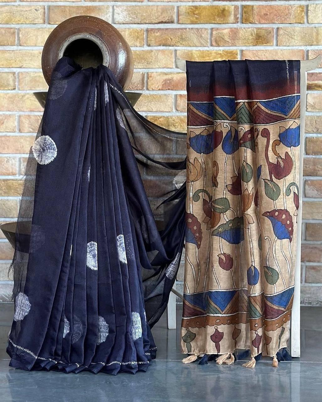 Women Floral Print Saree with Contrast Border