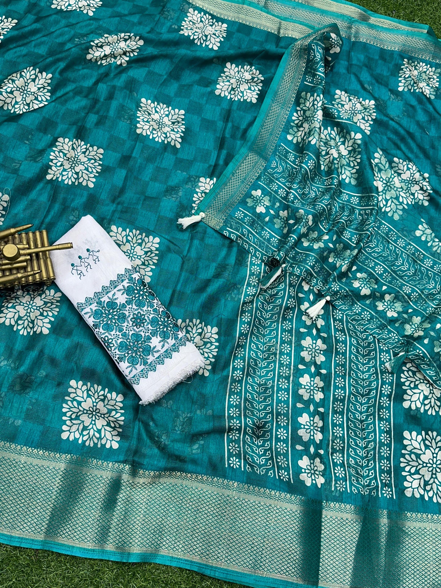 Printed saree with self checks jacquard in saree with zari boder