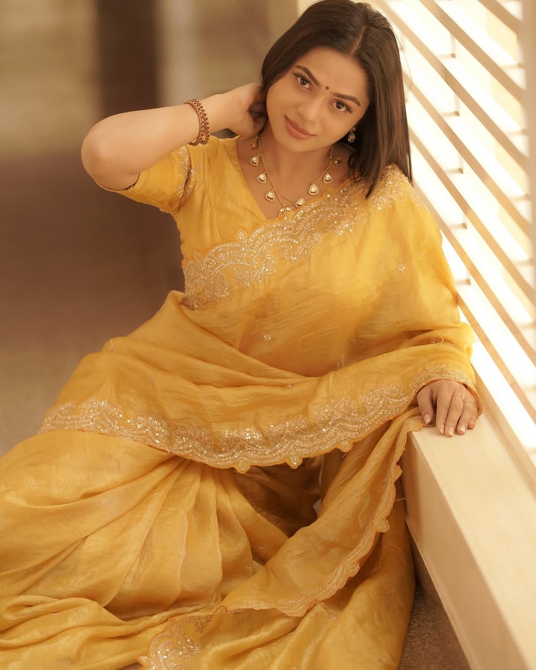 Alexa Gold Crush Silk Saree with Multi-Thread Embroidery & Arco Border – 5.5 Meters with Sequin Blouse