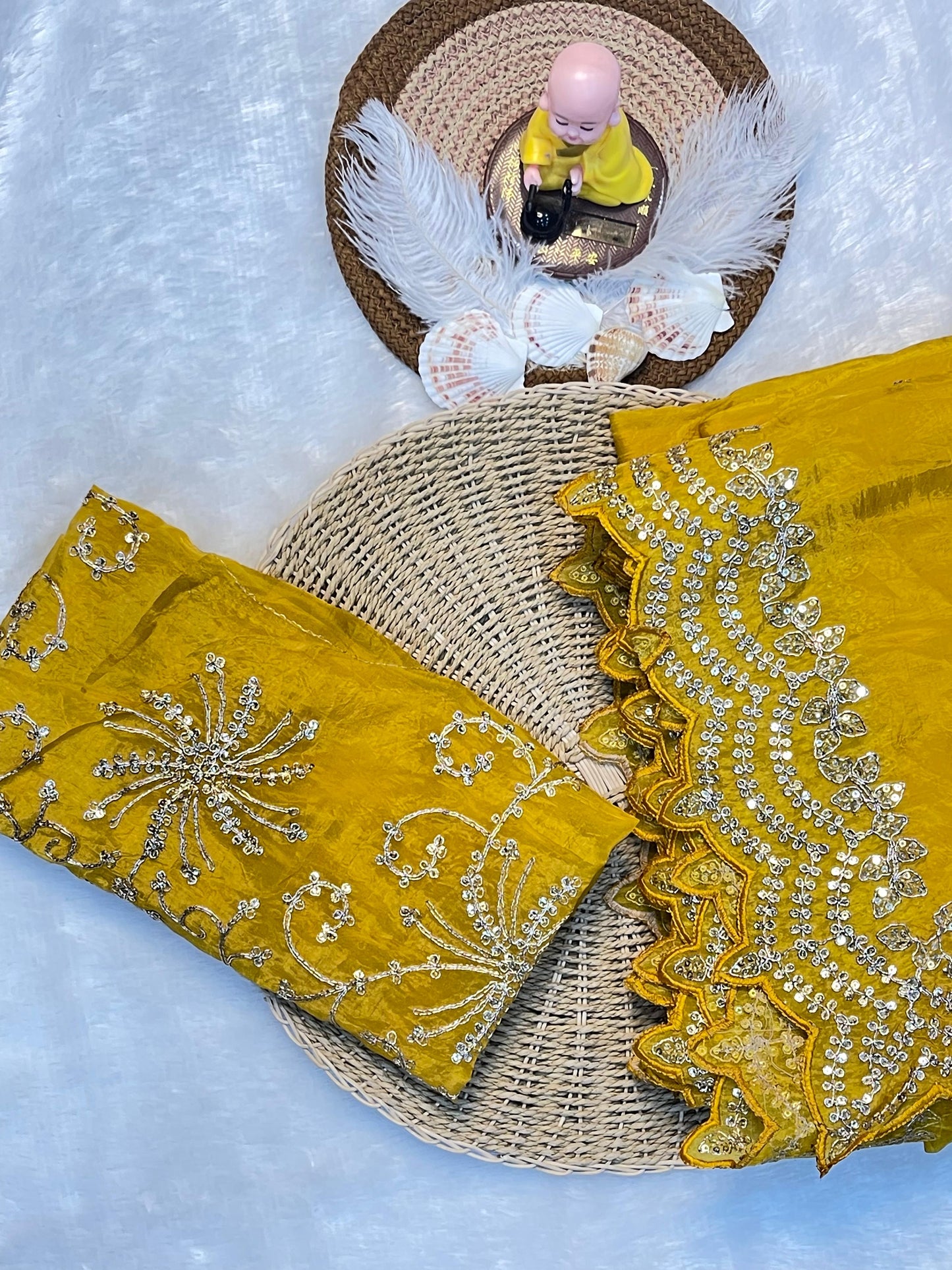 Alexa Gold Crush Silk Saree with Multi-Thread Embroidery & Arco Border – 5.5 Meters with Sequin Blouse