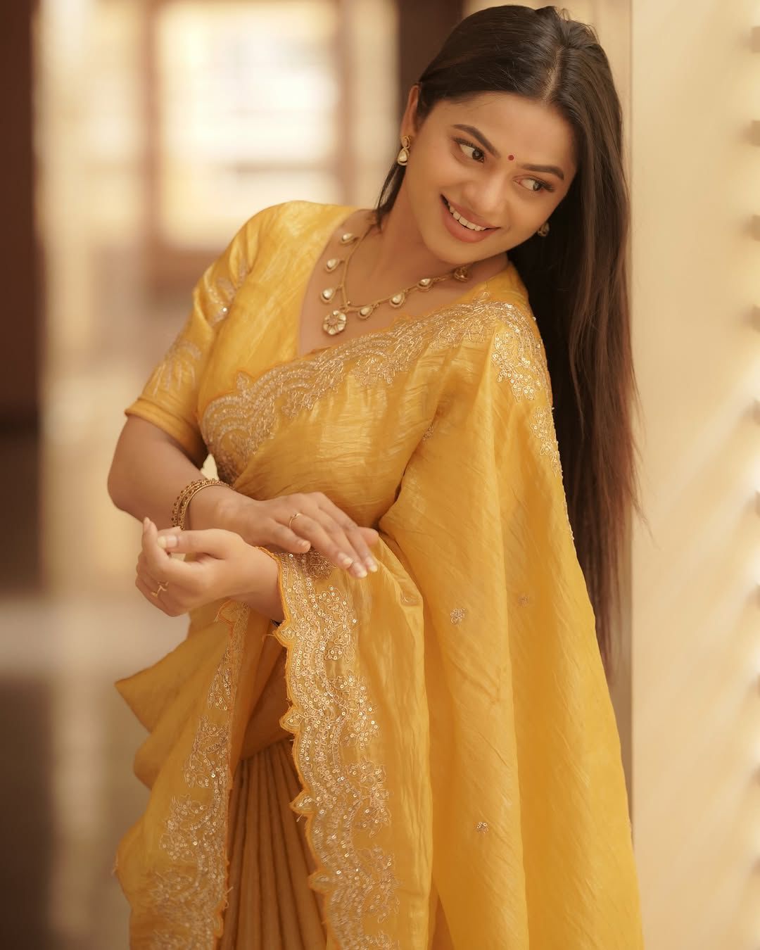 Alexa Gold Crush Silk Saree with Multi-Thread Embroidery & Arco Border – 5.5 Meters with Sequin Blouse