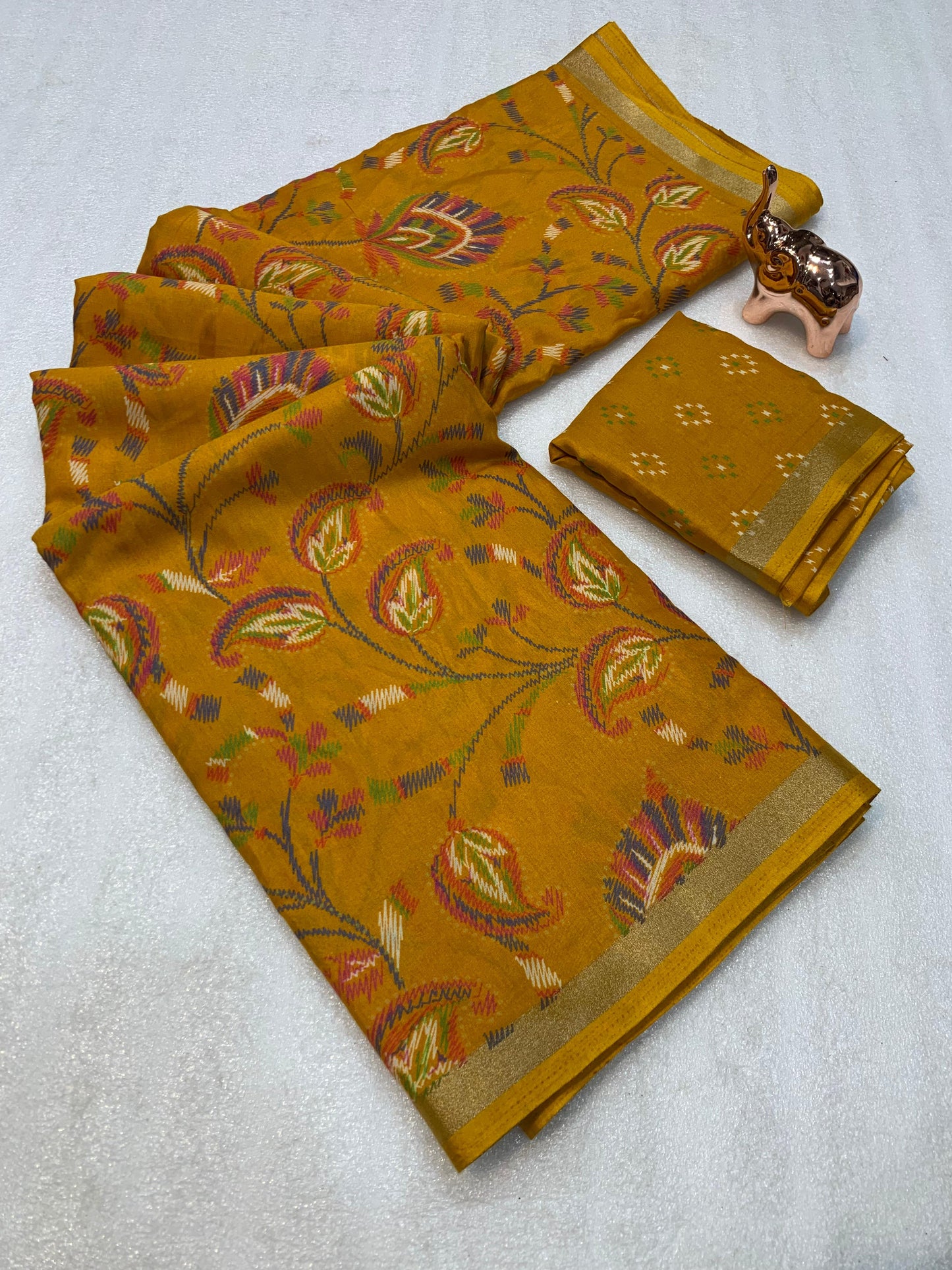 Fabric : Heavy mul base cotton silk saree with beautiful kalamkari printed and golden zari patti border  Blouse : running butti printed👚