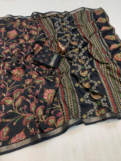 Fabric : Heavy mul base cotton silk saree with beautiful kalamkari printed and golden zari patti border  Blouse : running butti printed👚