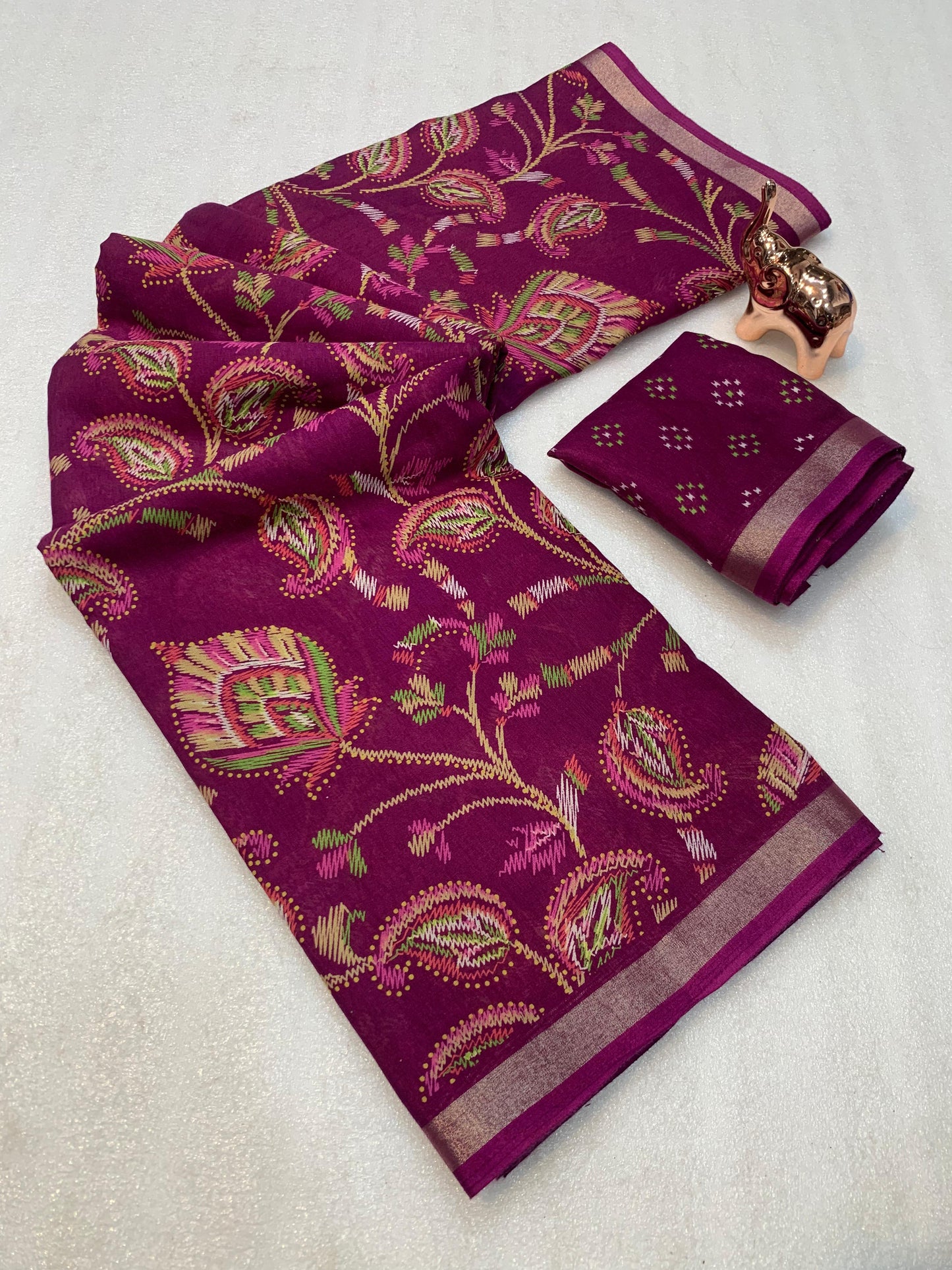 Fabric : Heavy mul base cotton silk saree with beautiful kalamkari printed and golden zari patti border  Blouse : running butti printed👚