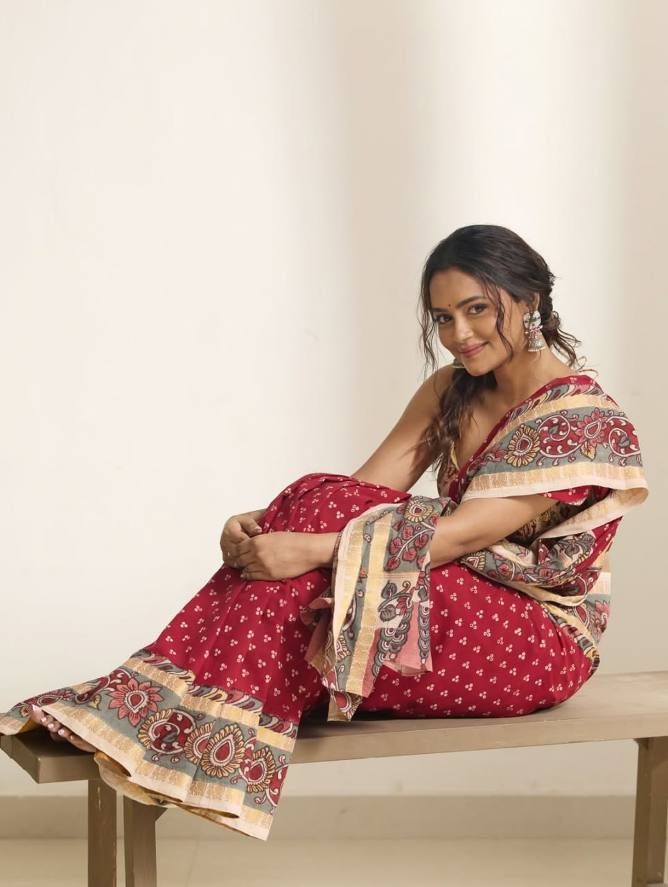 Red Linen Saree with Small Floral Motifs and Beige Paisley Border, Traditional Daily Wear Saree with Running Blouse