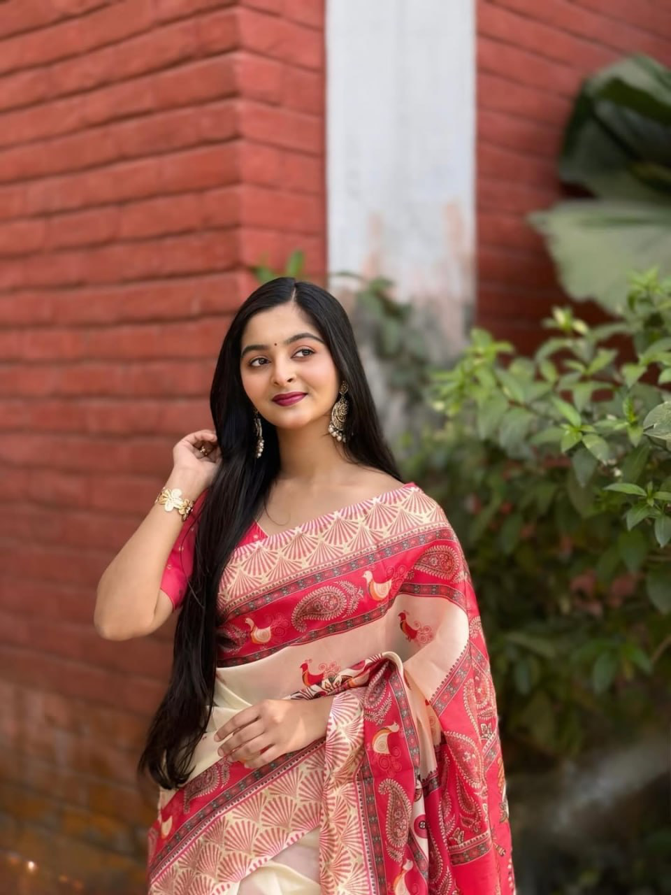 Cream and Red Linen Saree with Peacock Motifs, Floral Border and Paisley Pallu, 6.3 m with Running Blouse for Festive Wear