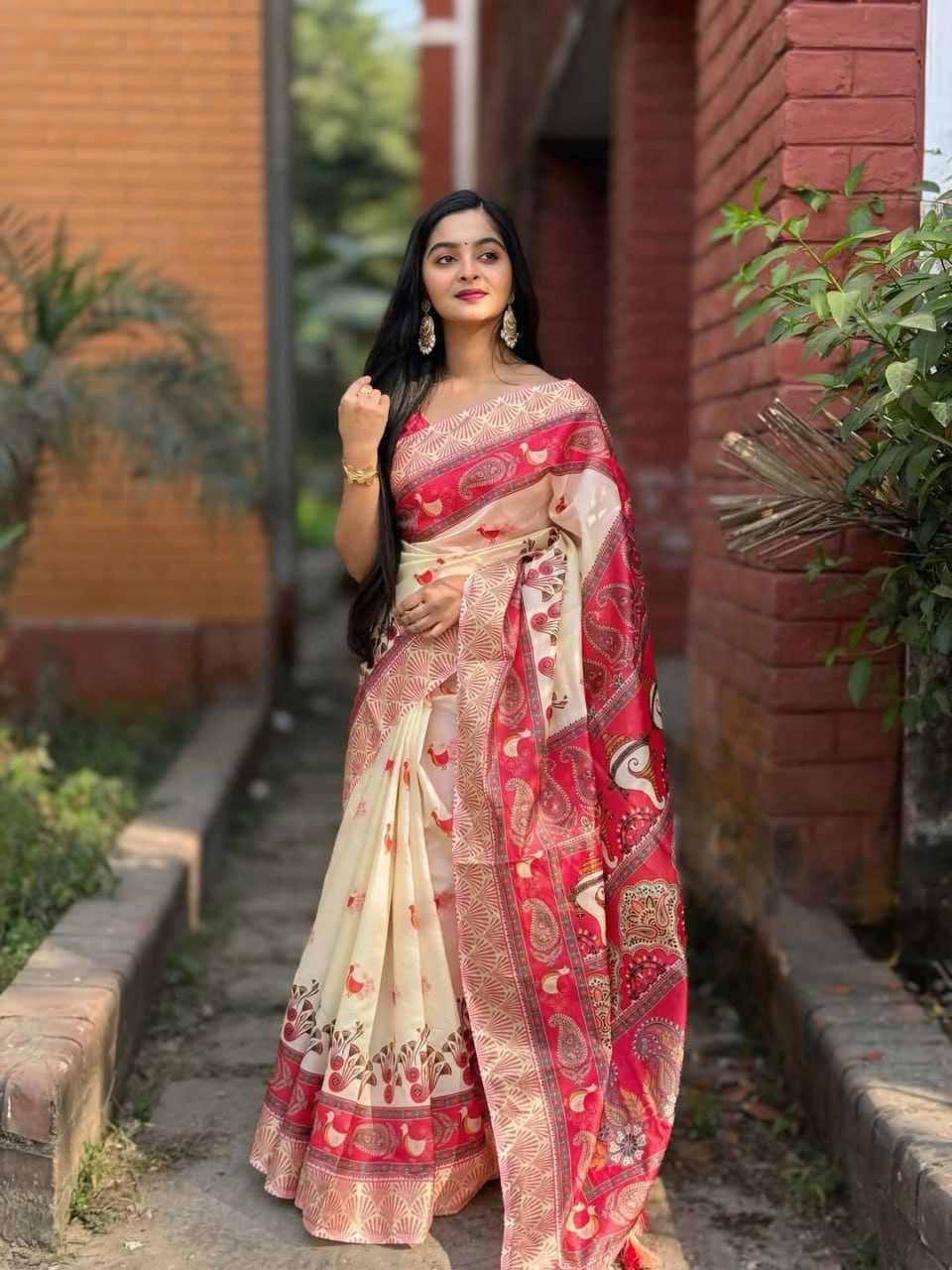 Cream and Red Linen Saree with Peacock Motifs, Floral Border and Paisley Pallu, 6.3 m with Running Blouse for Festive Wear
