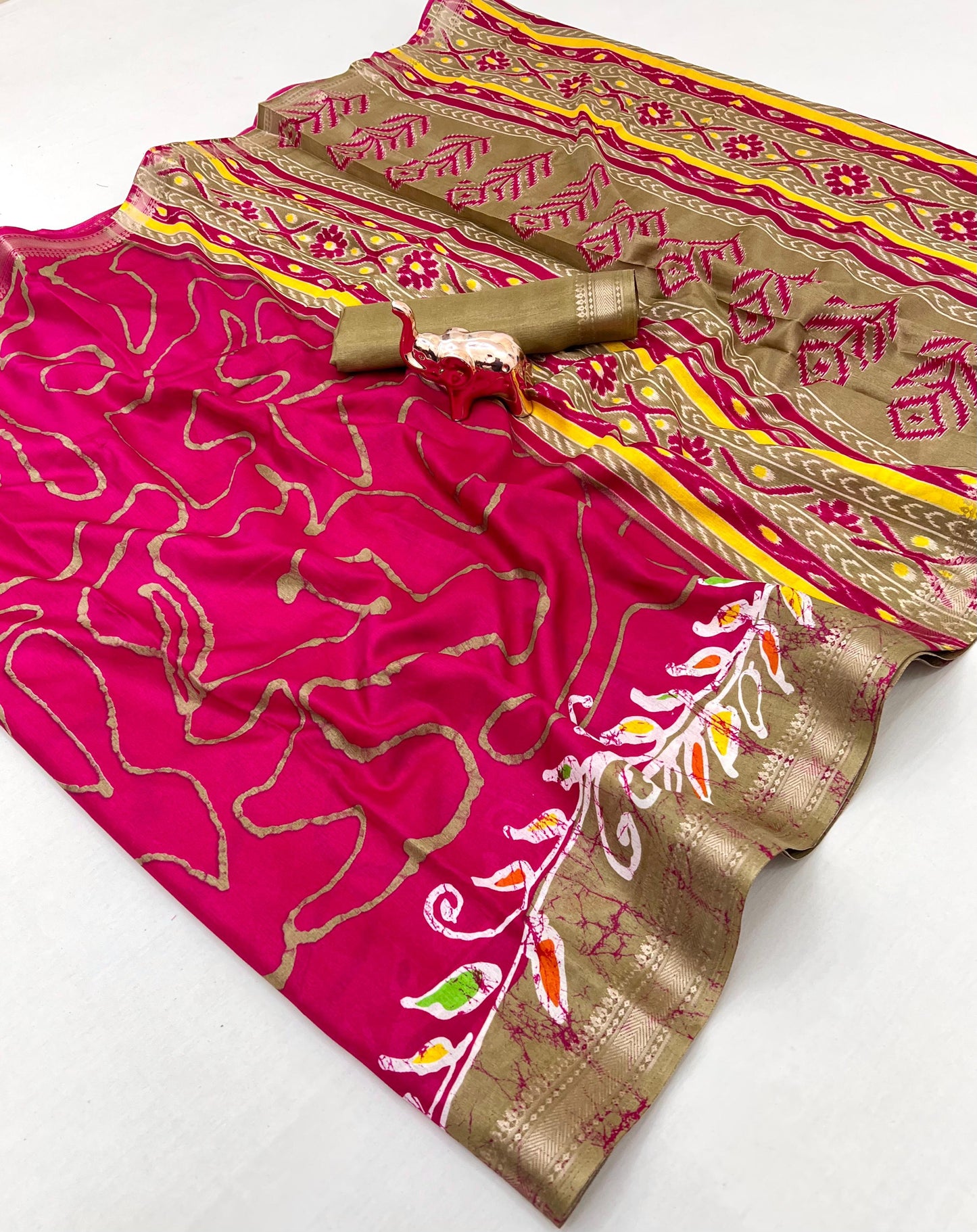 Soft poly silk Saree with Kalamkari Prints & Contrast Zari Border – With Running Blouse