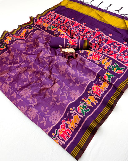Viscose Saree with Floral Design, Multicolour Animal Motif Border and Running Blouse for Festive Wear, 6.3 Metres