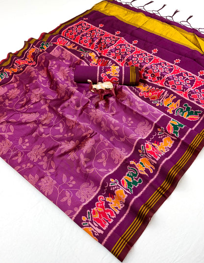 Viscose Saree with Floral Design, Multicolour Animal Motif Border and Running Blouse for Festive Wear, 6.3 Metres