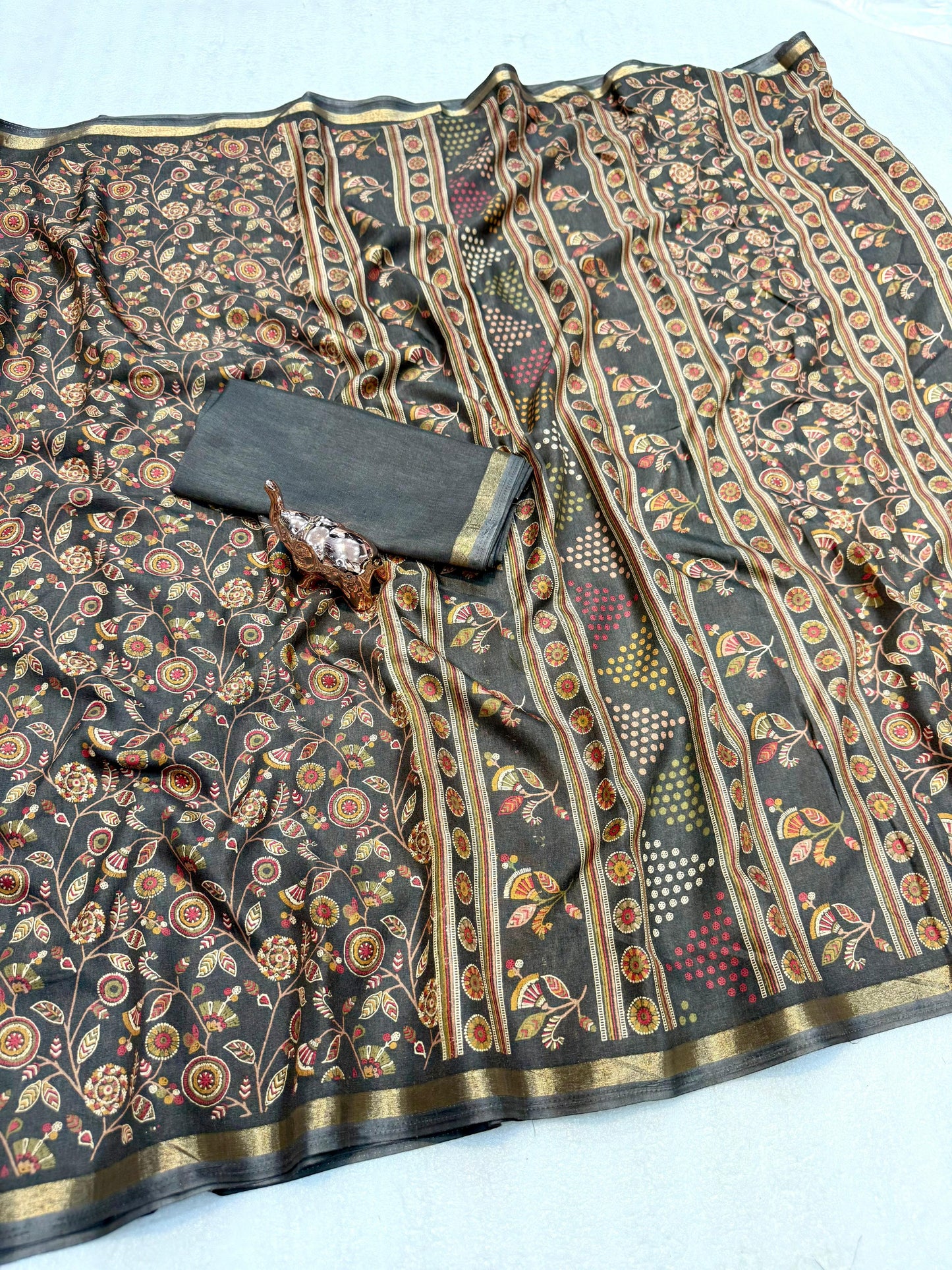 Women Printed Saree with Blouse Piece
