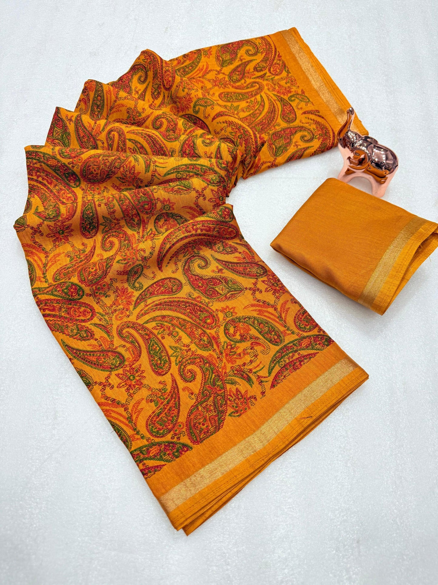 Women Paisley Print Saree with Contrast Border