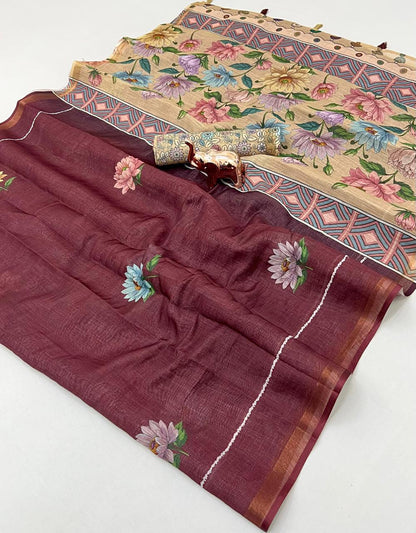 Women Floral Print Saree with Contrast Border
