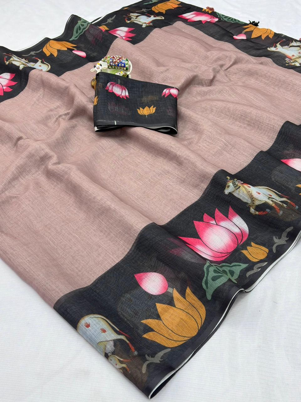 Women Floral Print Saree with Contrast Border