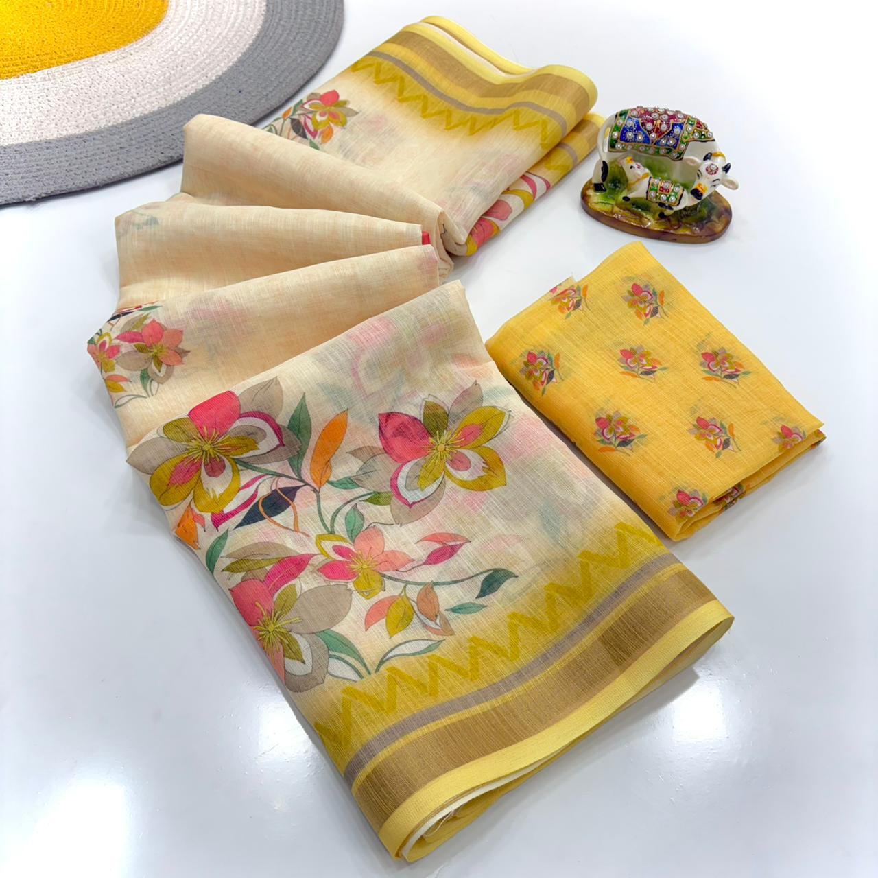 Women Floral Print Saree with Contrast Border