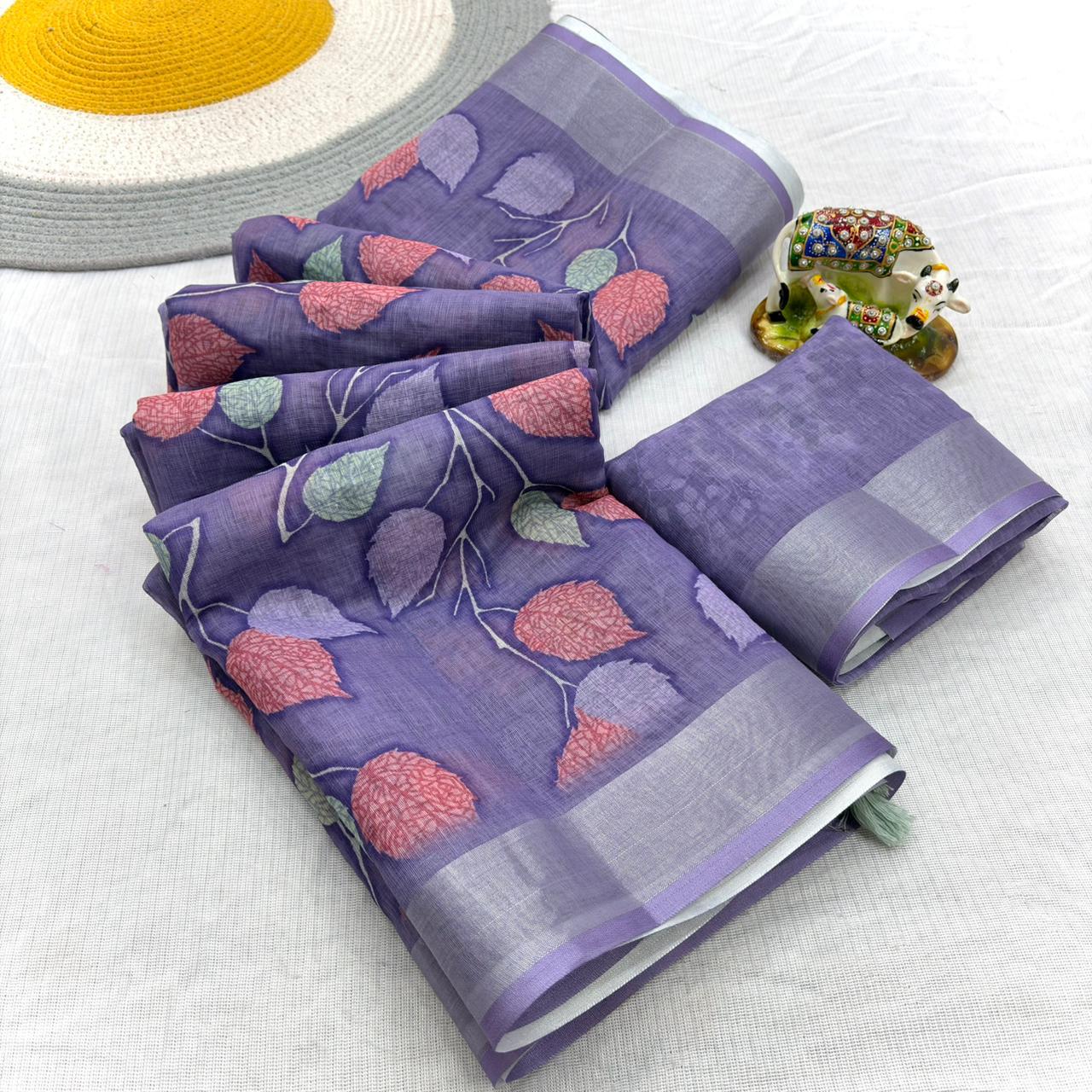 Women Floral Print Saree with Contrast Border