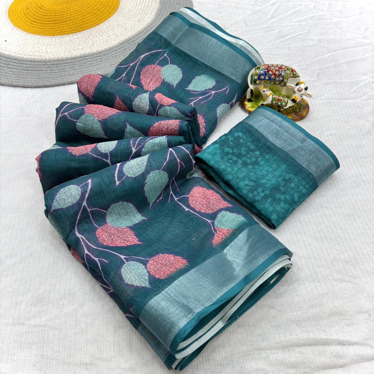 Women Floral Print Saree with Contrast Border
