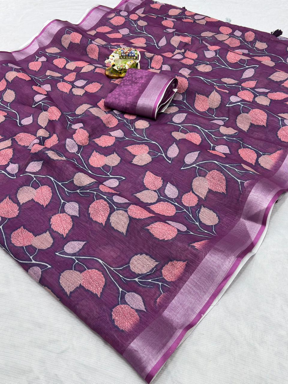 Women Floral Print Saree with Contrast Border