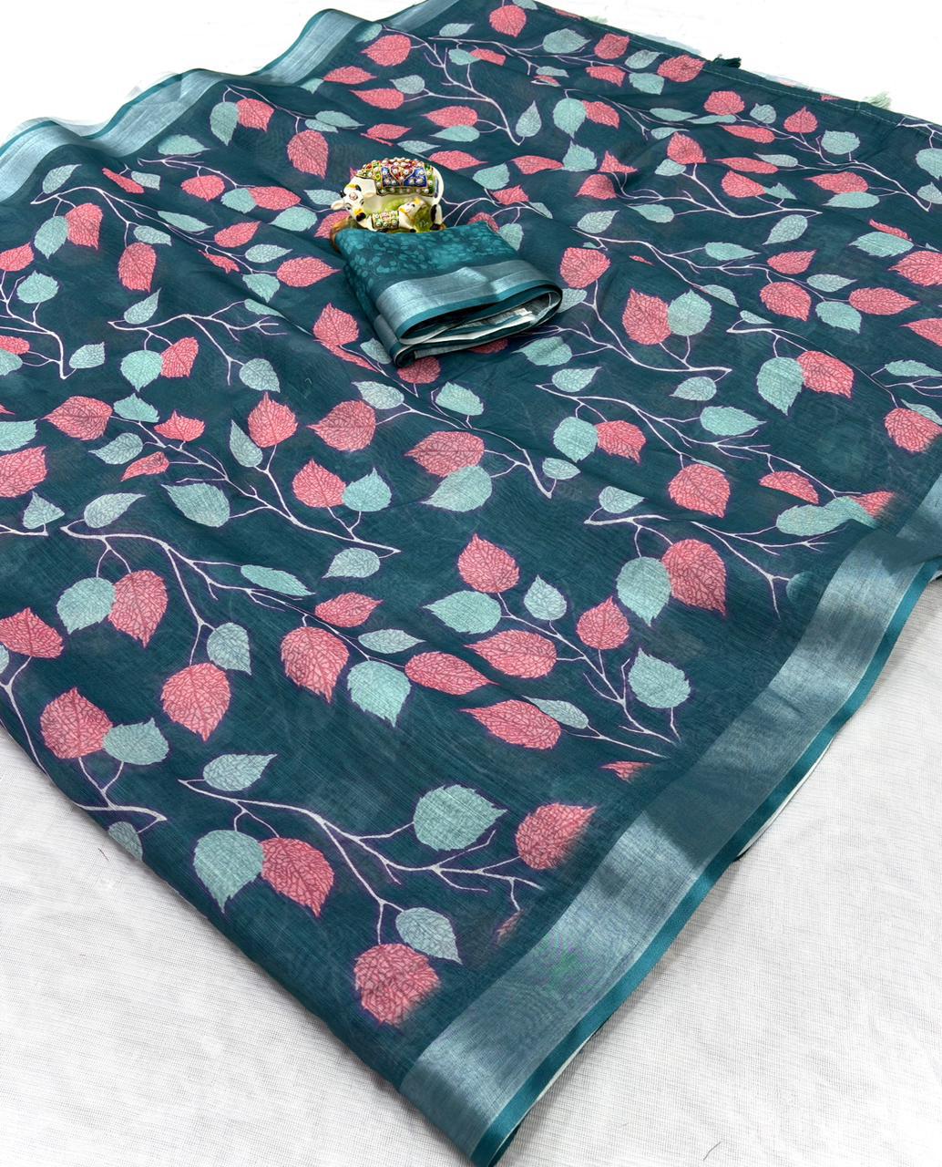 Women Floral Print Saree with Contrast Border