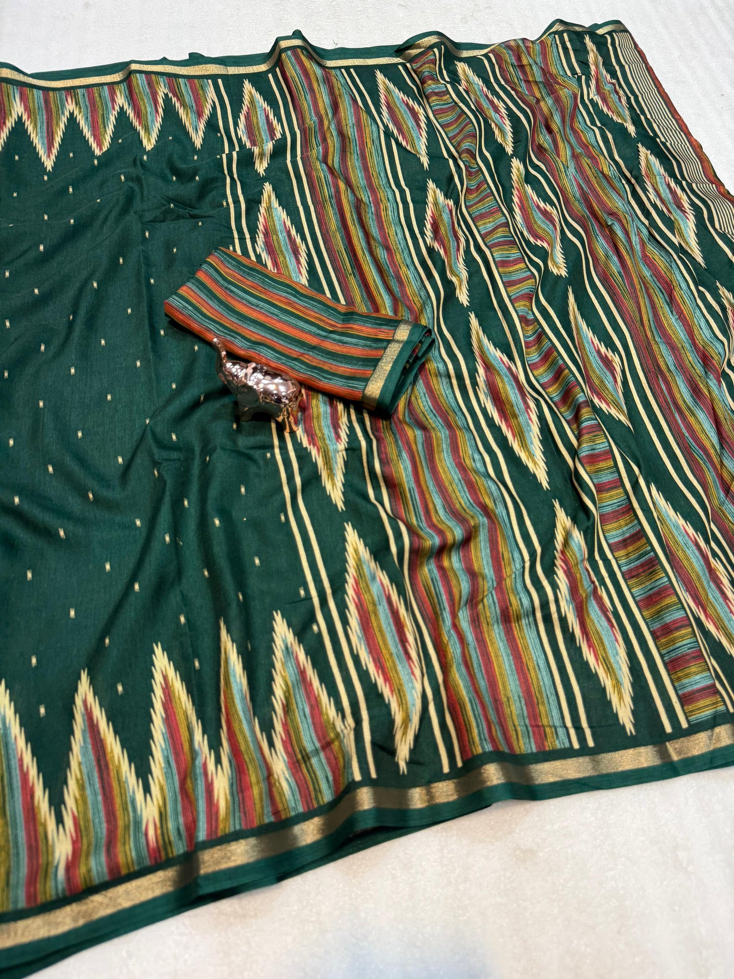 Women Printed Saree with Blouse Piece