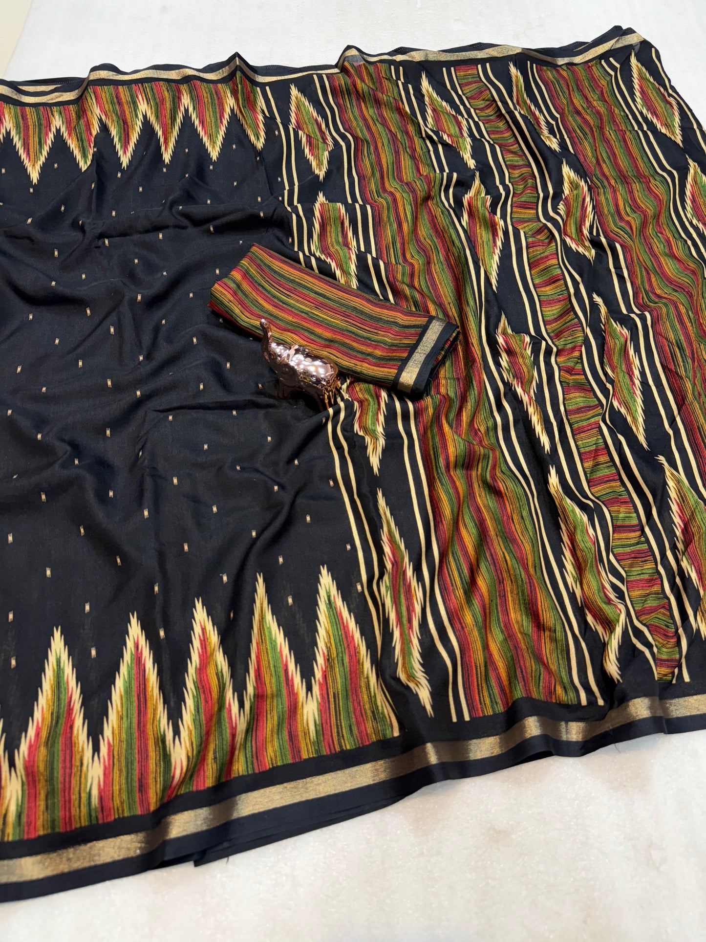 Women Printed Saree with Blouse Piece